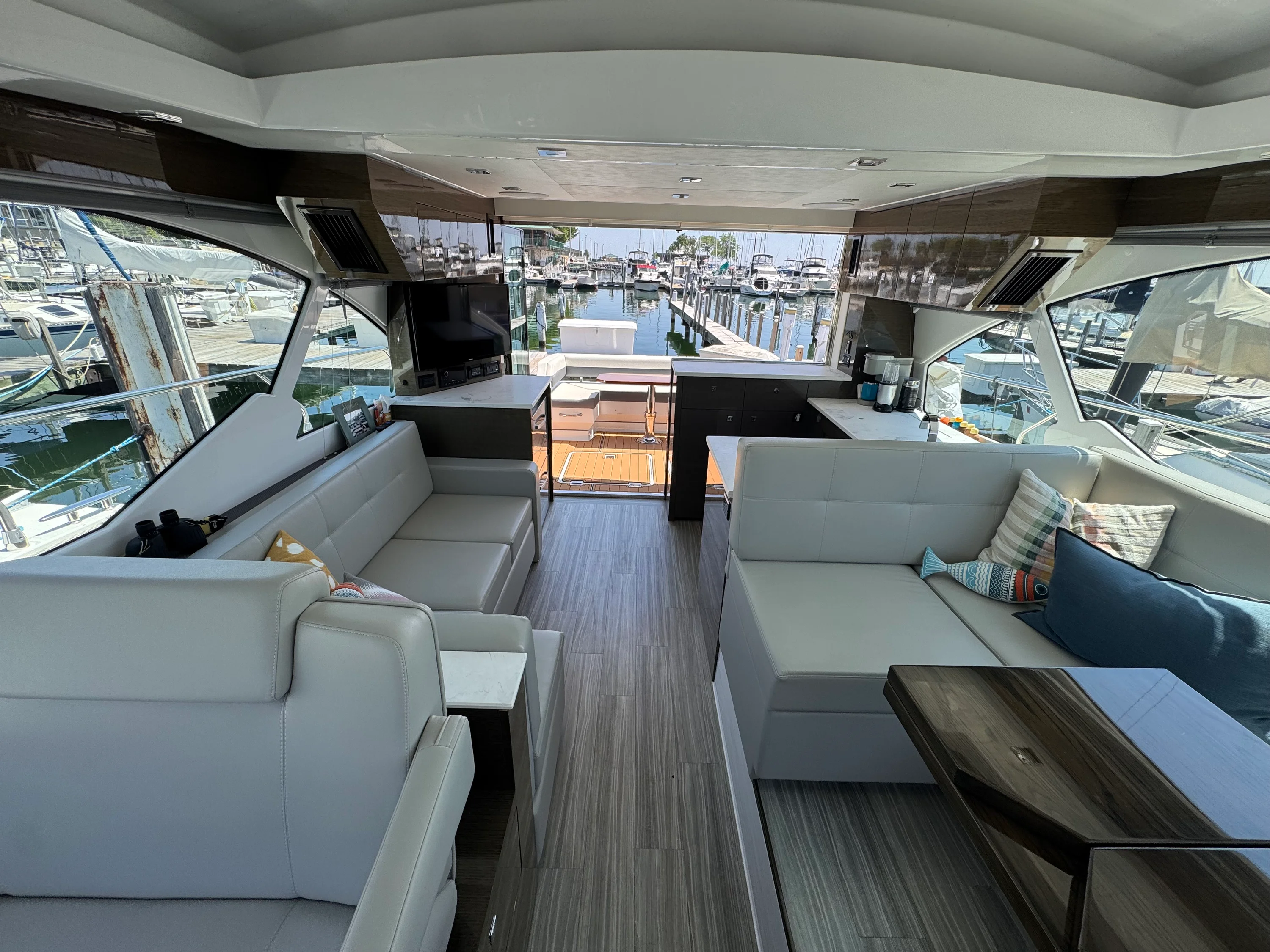 2021 Cruisers Yachts 50 CANTIUS Image Thumbnail #17