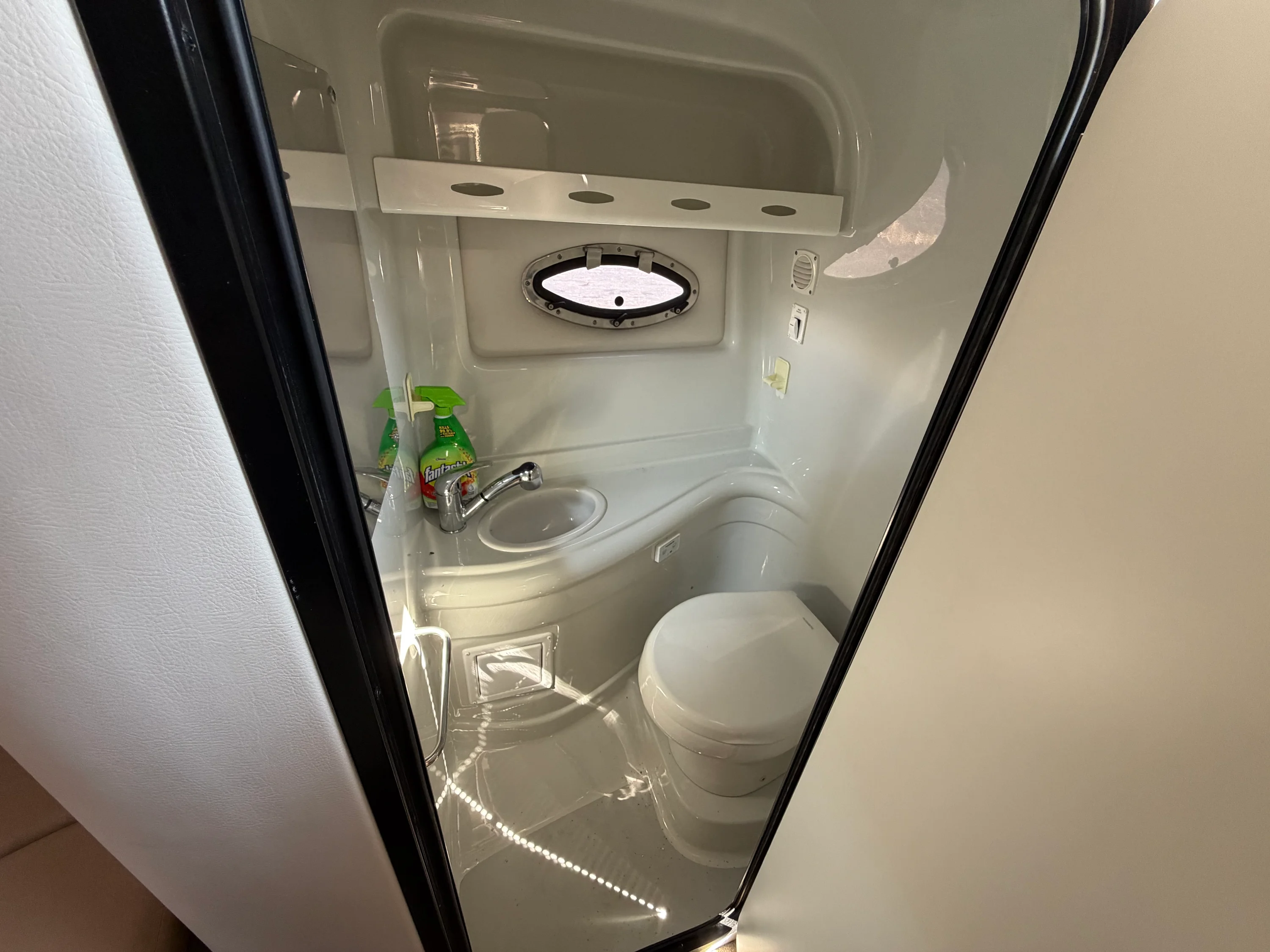 2018 Crownline 264 CR Image Thumbnail #14