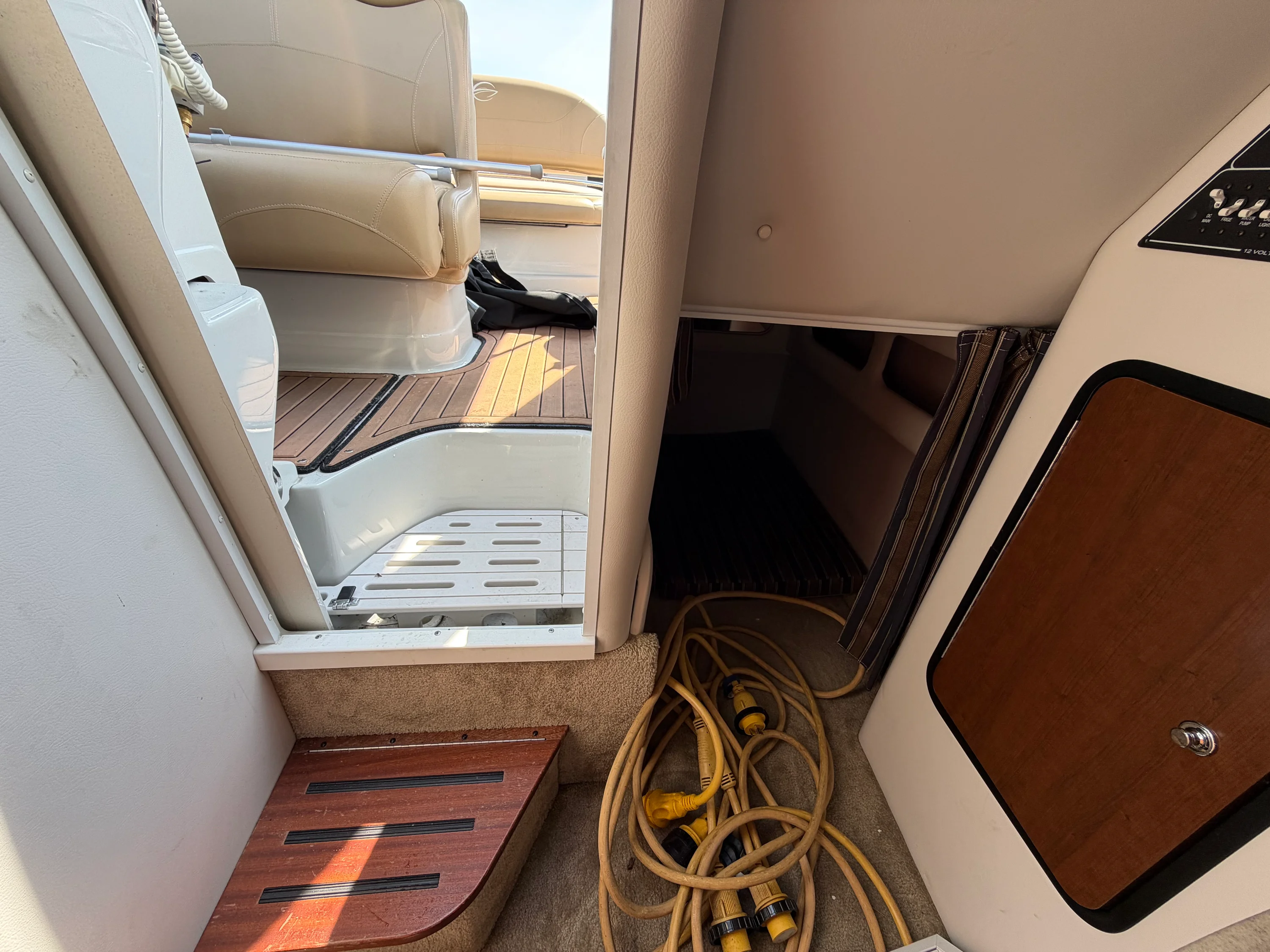 2018 Crownline 264 CR Image Thumbnail #13