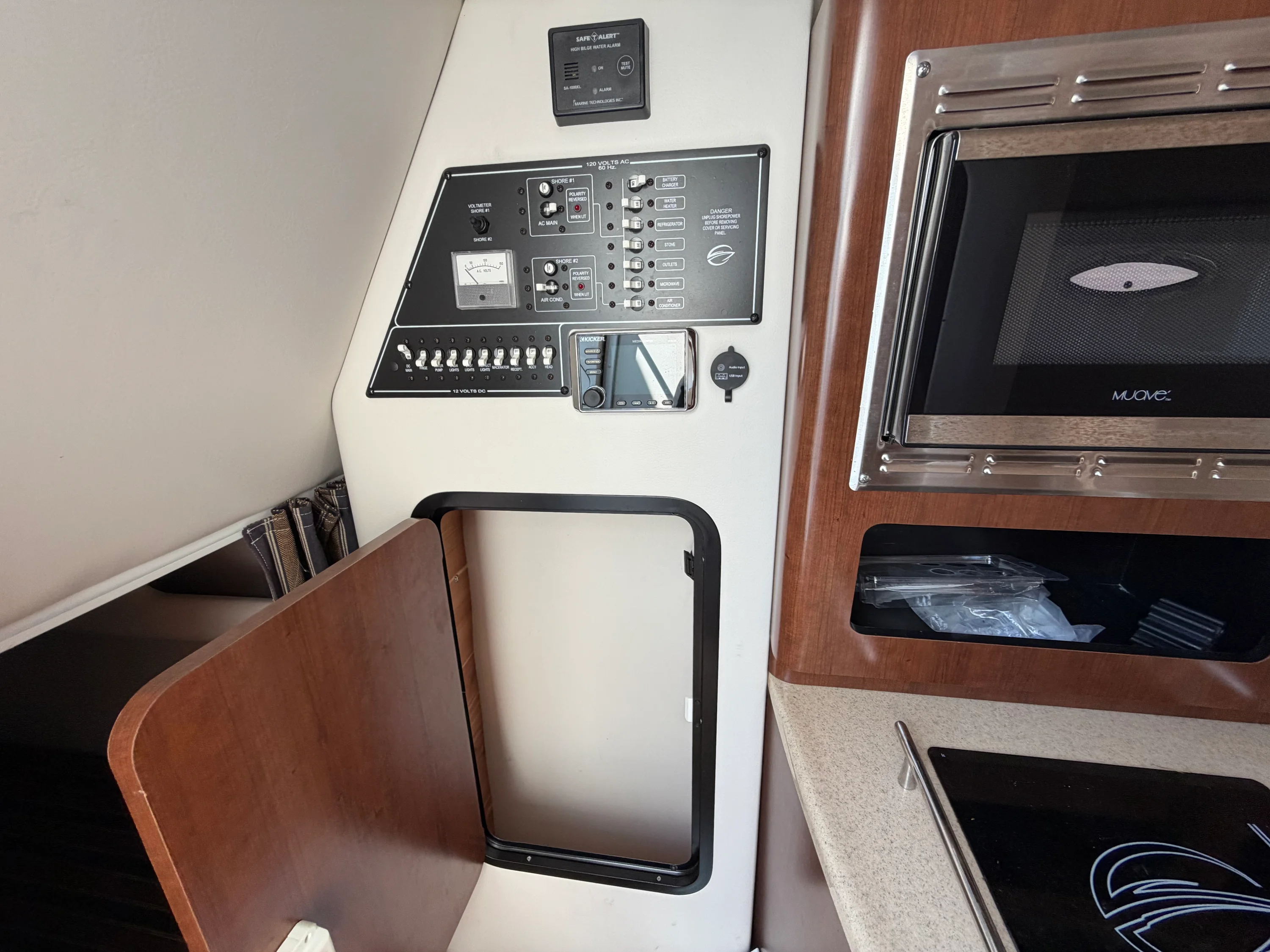 2018 Crownline 264 CR Image Thumbnail #11