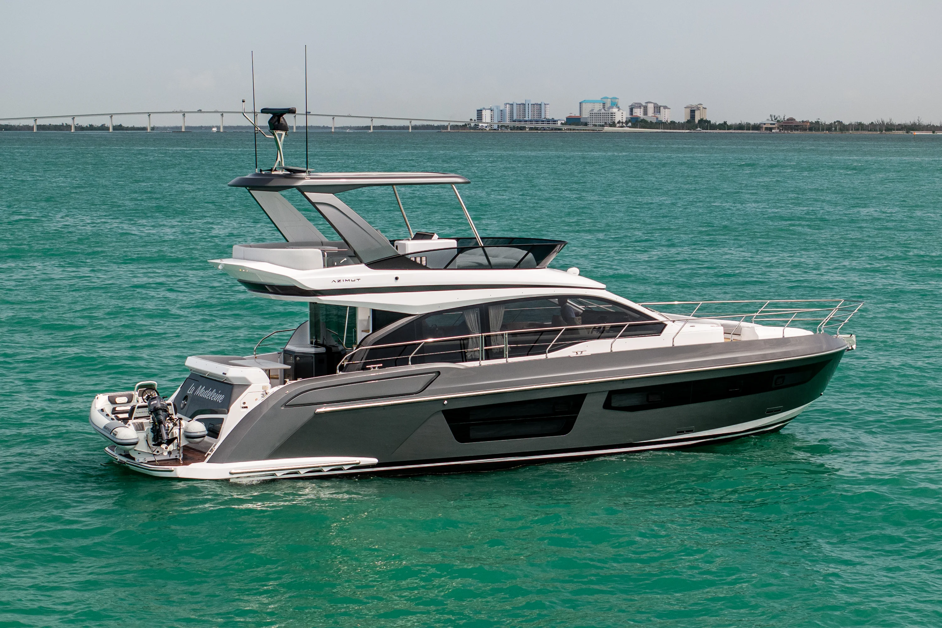 2025 Azimut 53 FLY Image Thumbnail #5