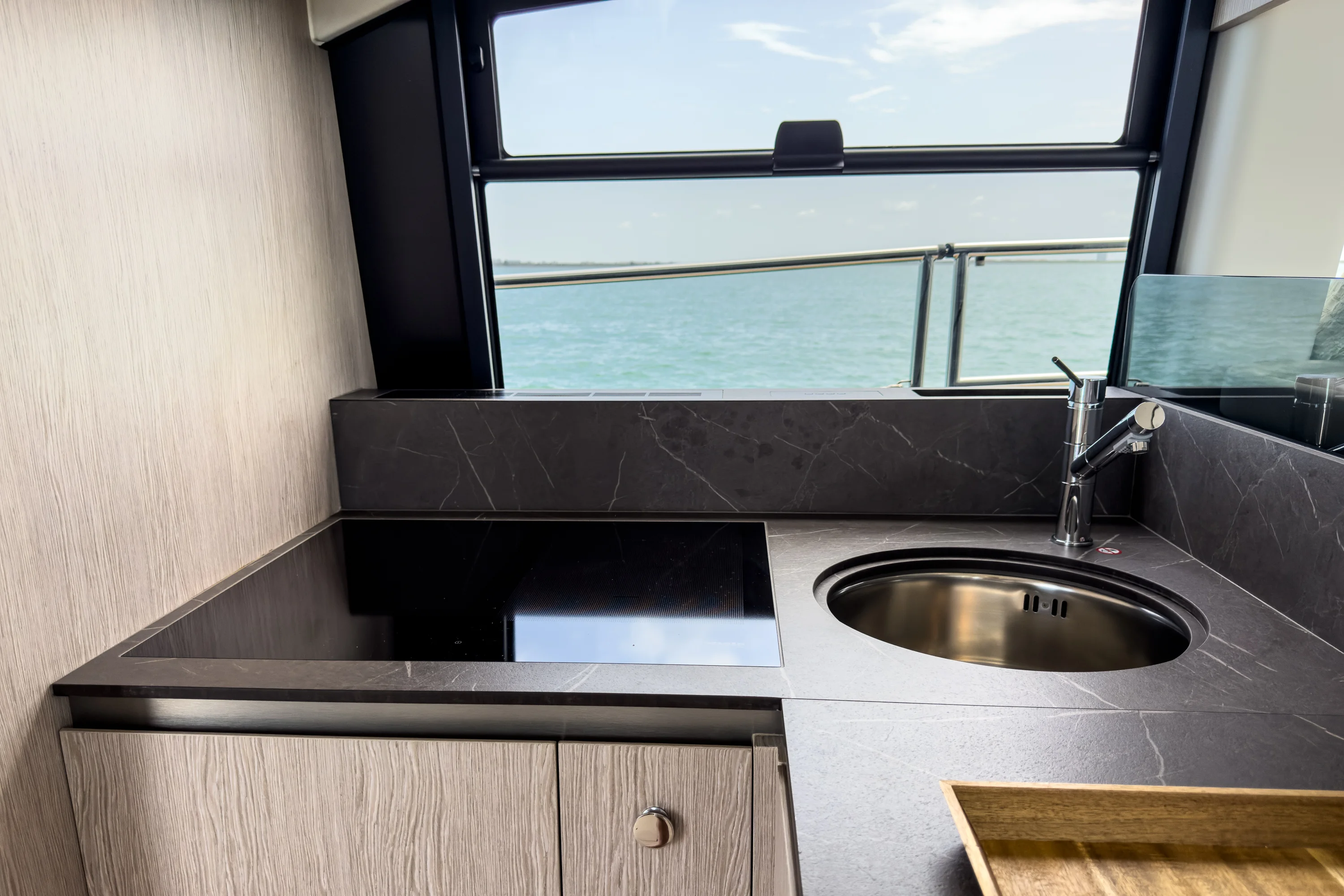 2025 Azimut 53 FLY Image Thumbnail #28