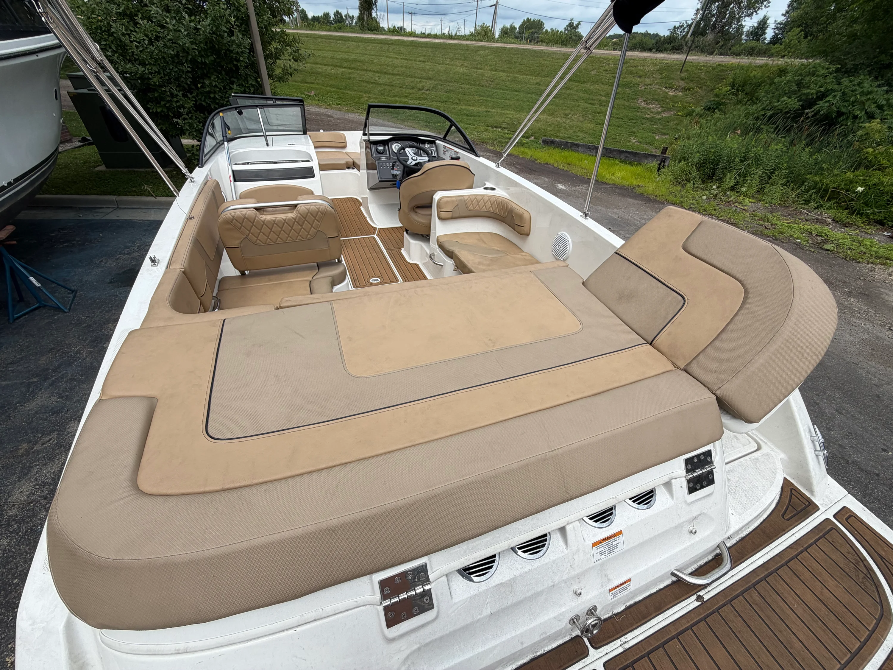 2023 Bayliner VR6 Bowrider Image Thumbnail #4