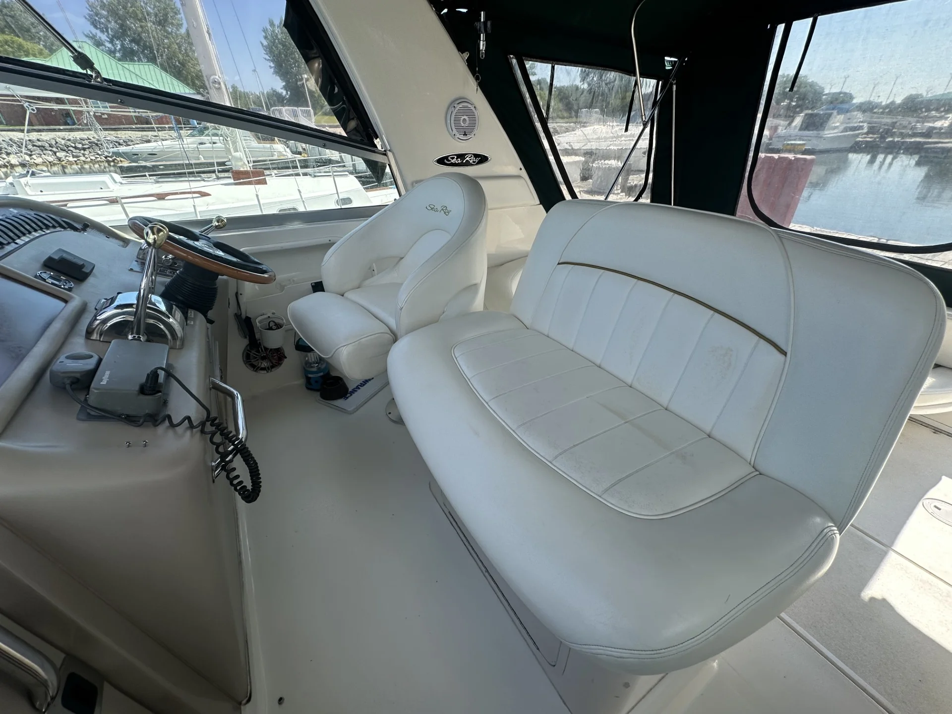 2002 Sea Ray 310 SUNDANCER Image Thumbnail #9