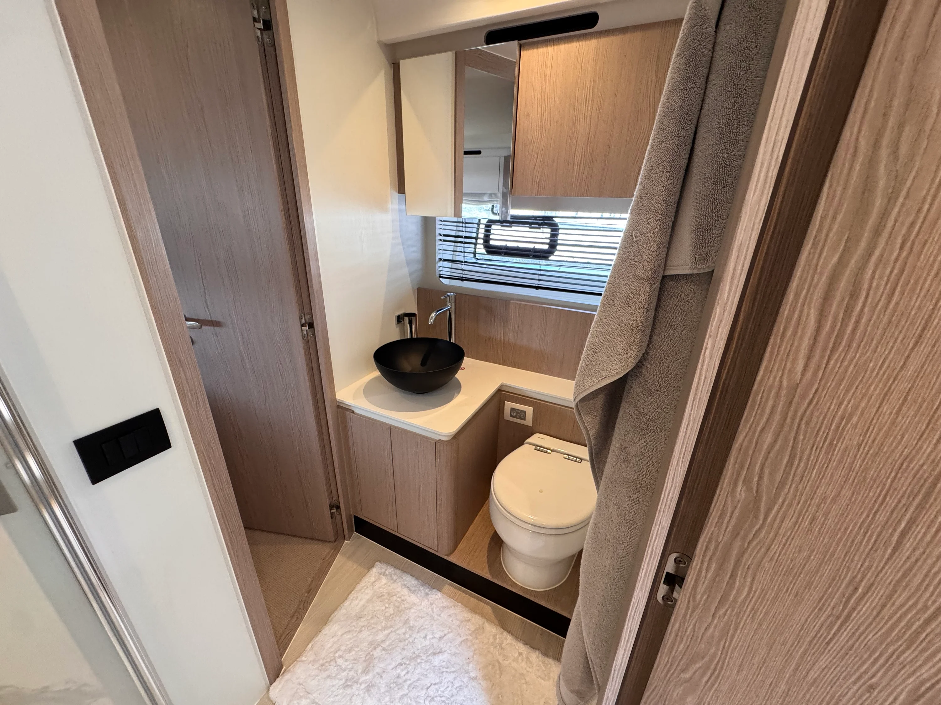 2025 Azimut 53 FLY Image Thumbnail #82