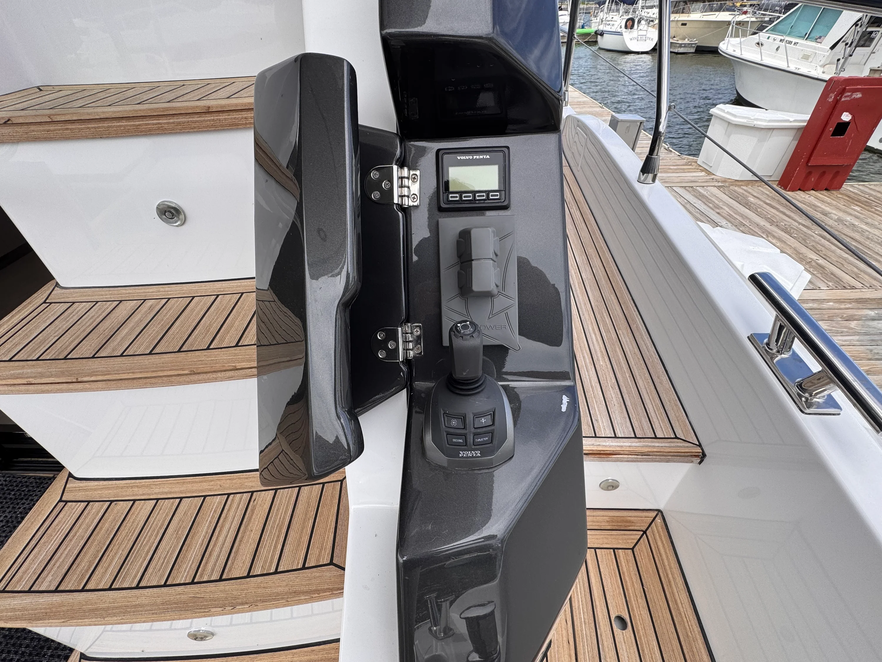 2025 Azimut 53 FLY Image Thumbnail #16