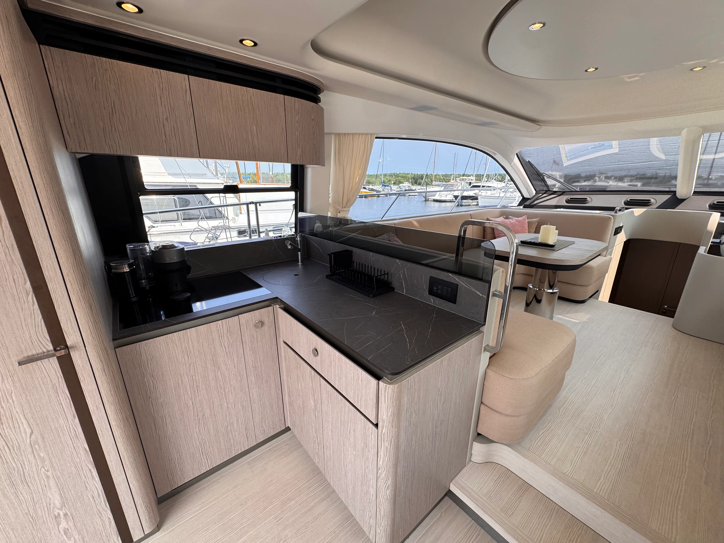 2025 Azimut 53 FLY Image Thumbnail #10