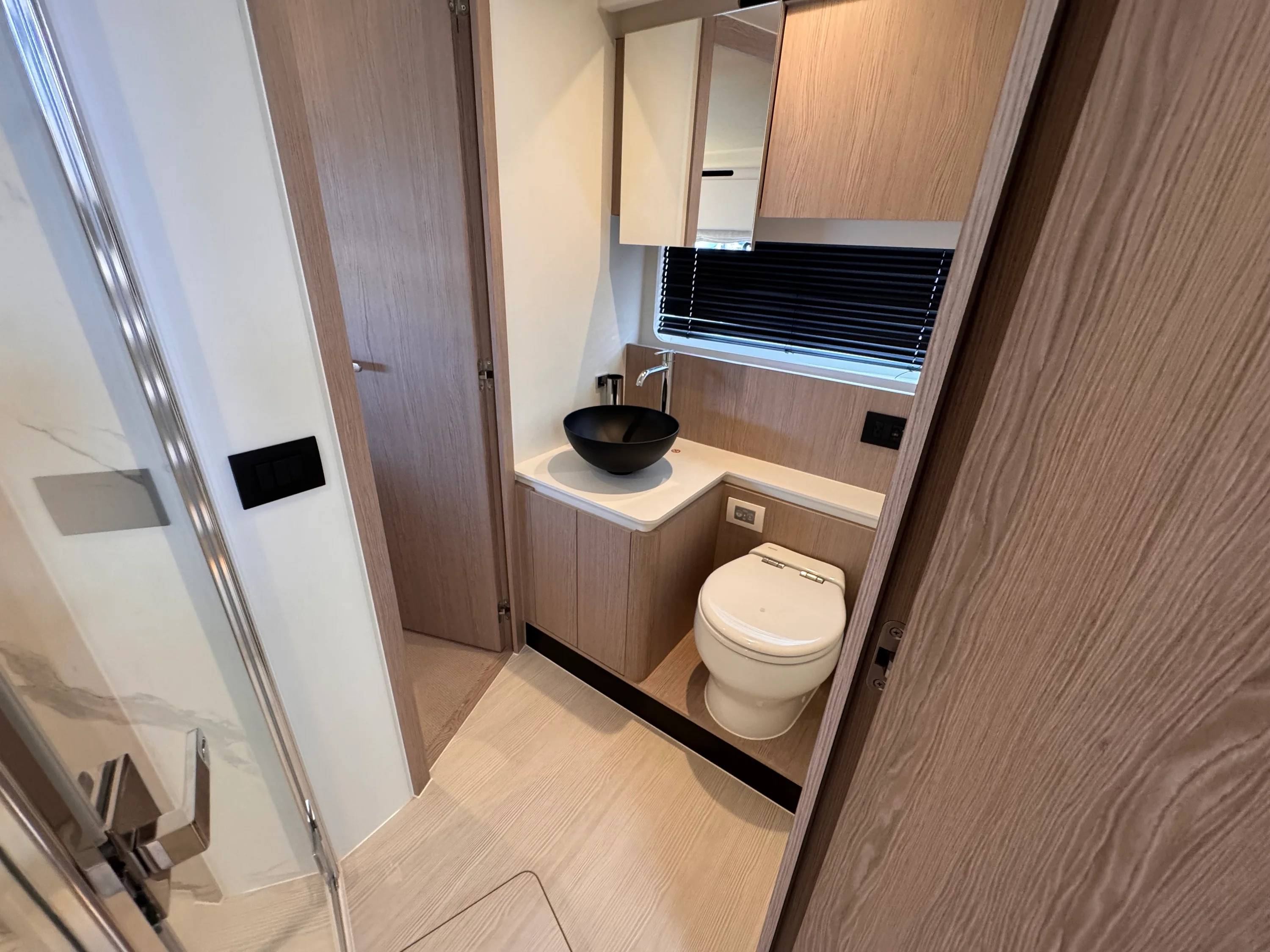 2025 Azimut 53 FLY Image Thumbnail #42