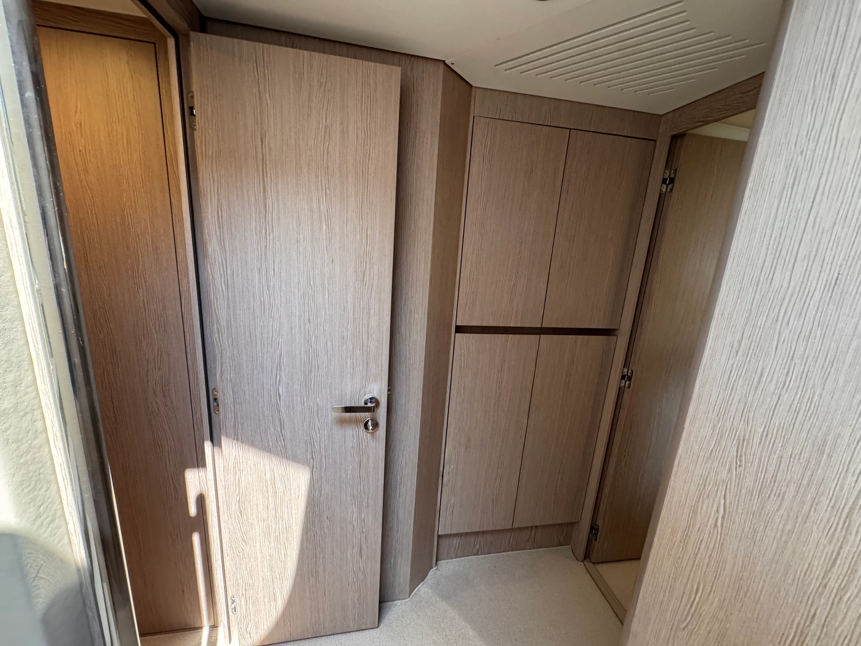 2025 Azimut 53 FLY Image Thumbnail #23