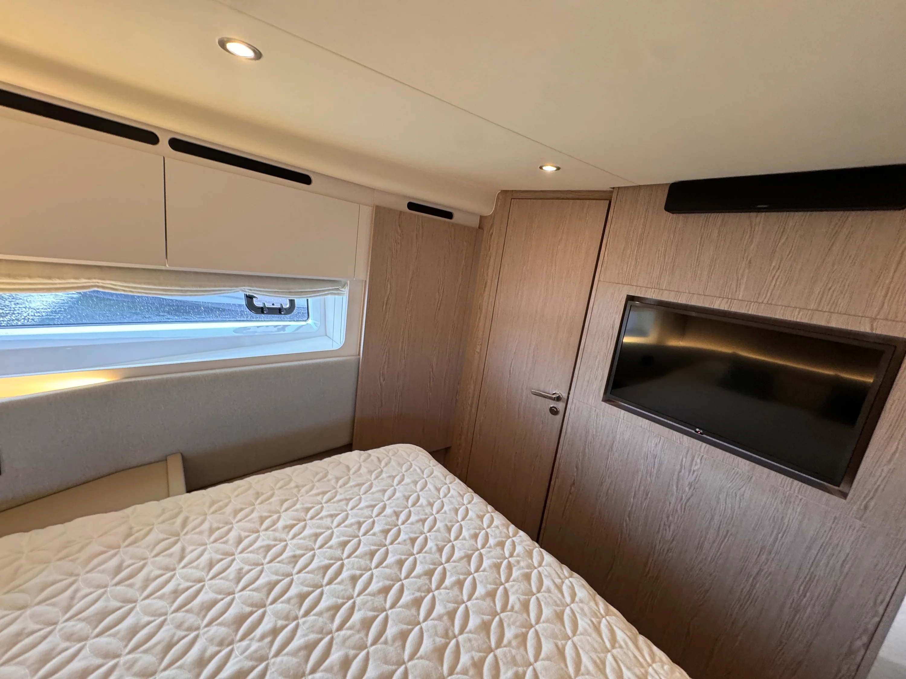 2025 Azimut 53 FLY Image Thumbnail #39