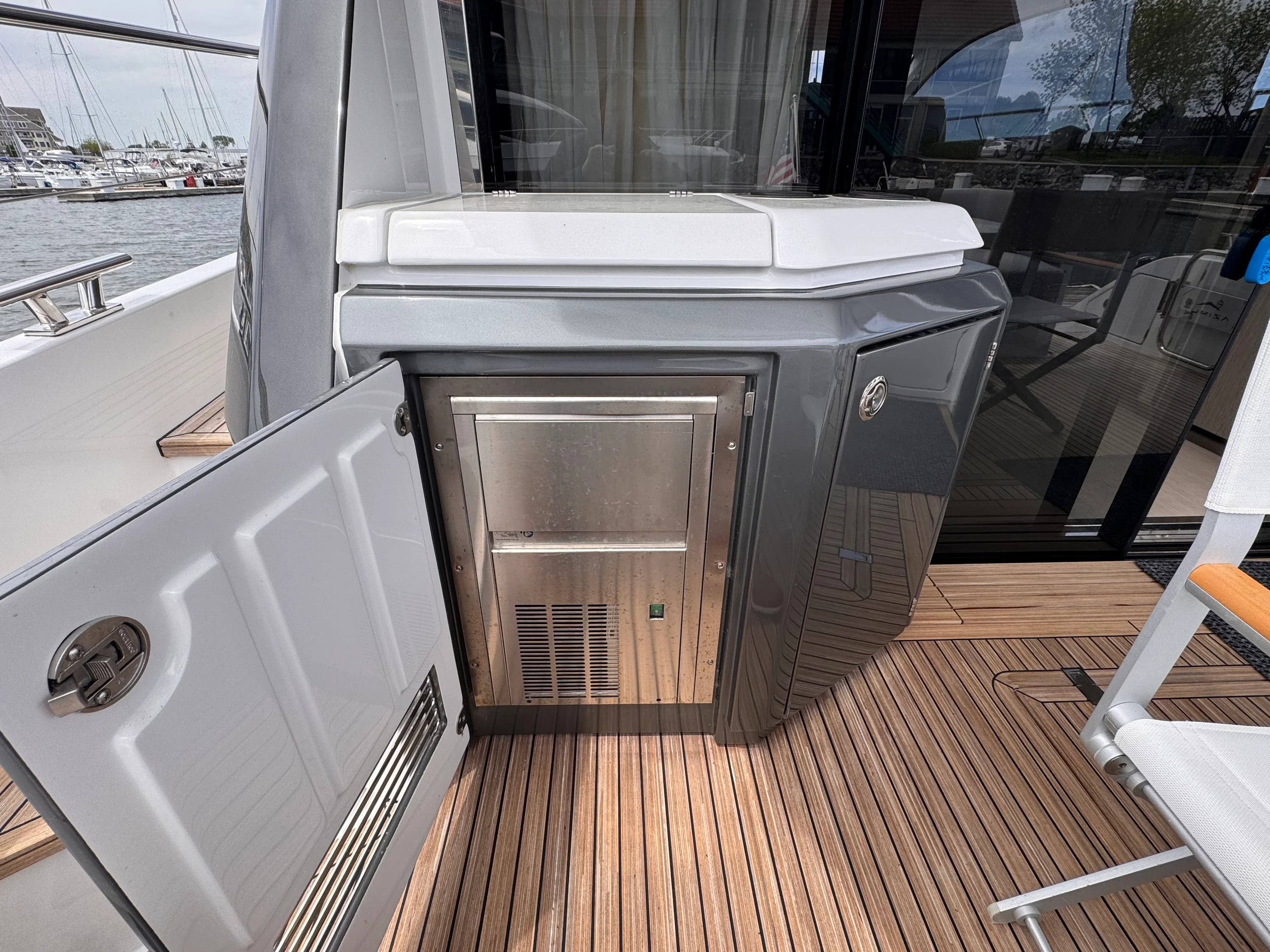 2025 Azimut 53 FLY Image Thumbnail #8