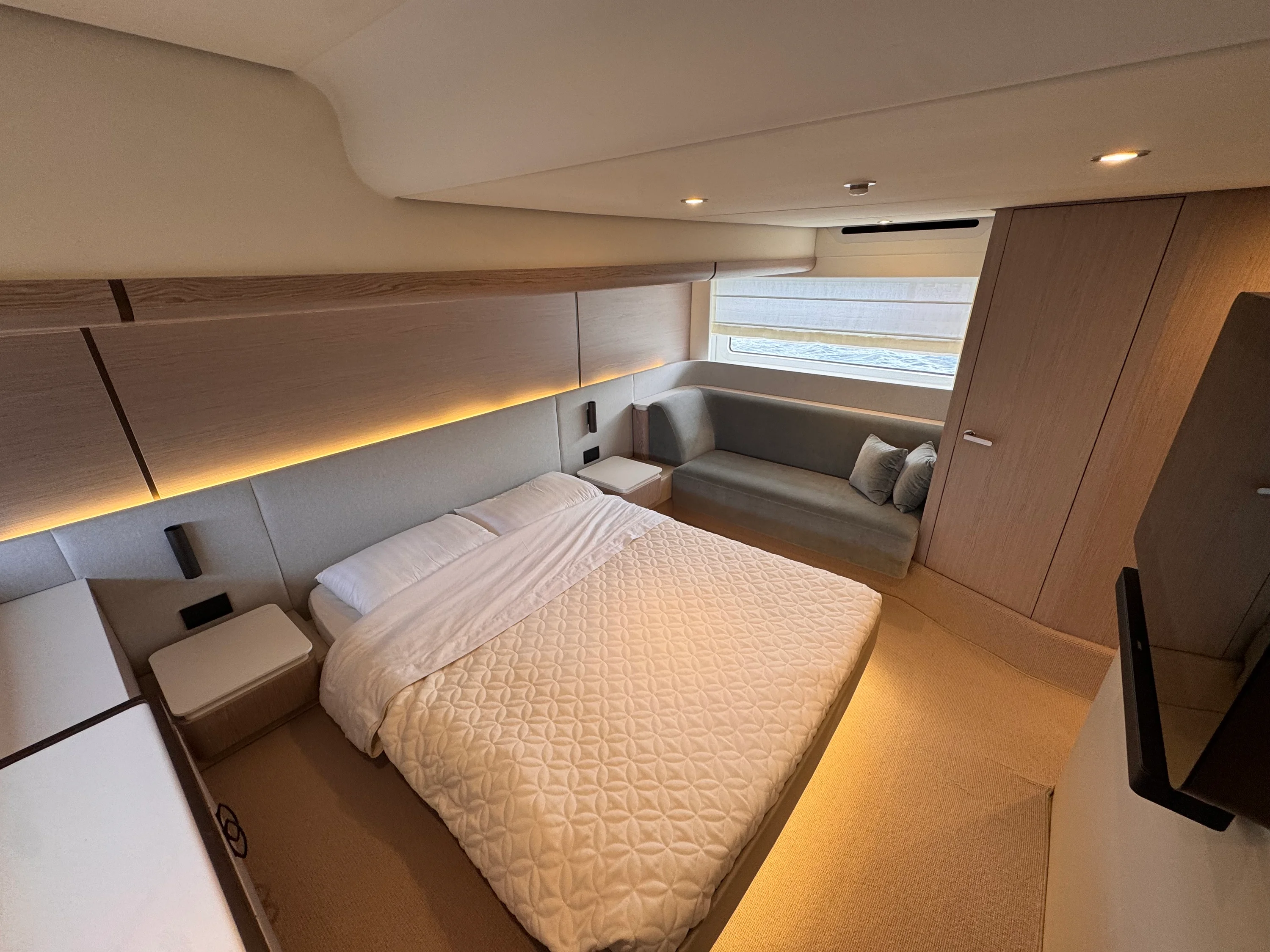 2025 Azimut 53 FLY Image Thumbnail #66