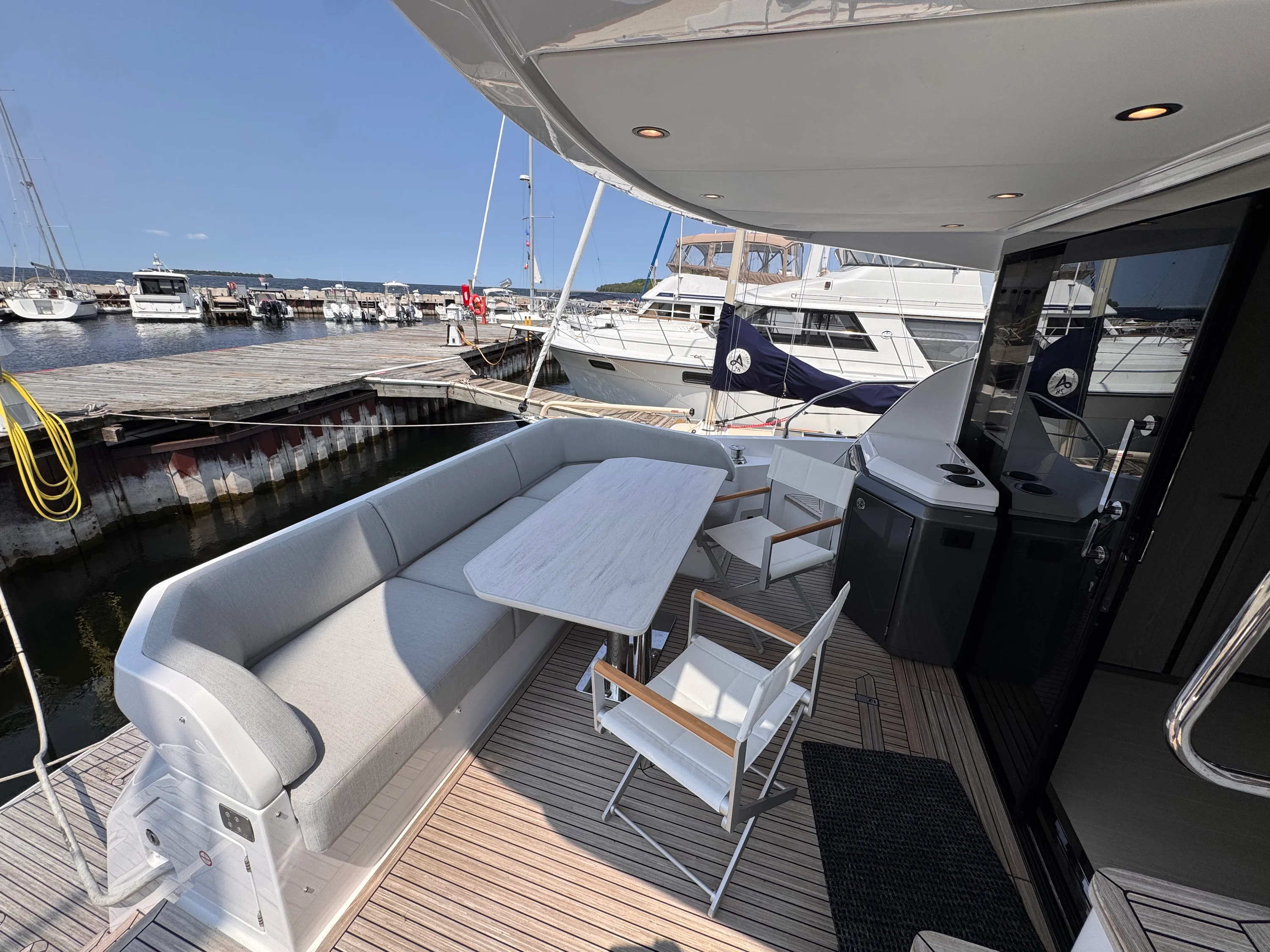 2025 Azimut 53 FLY Image Thumbnail #4