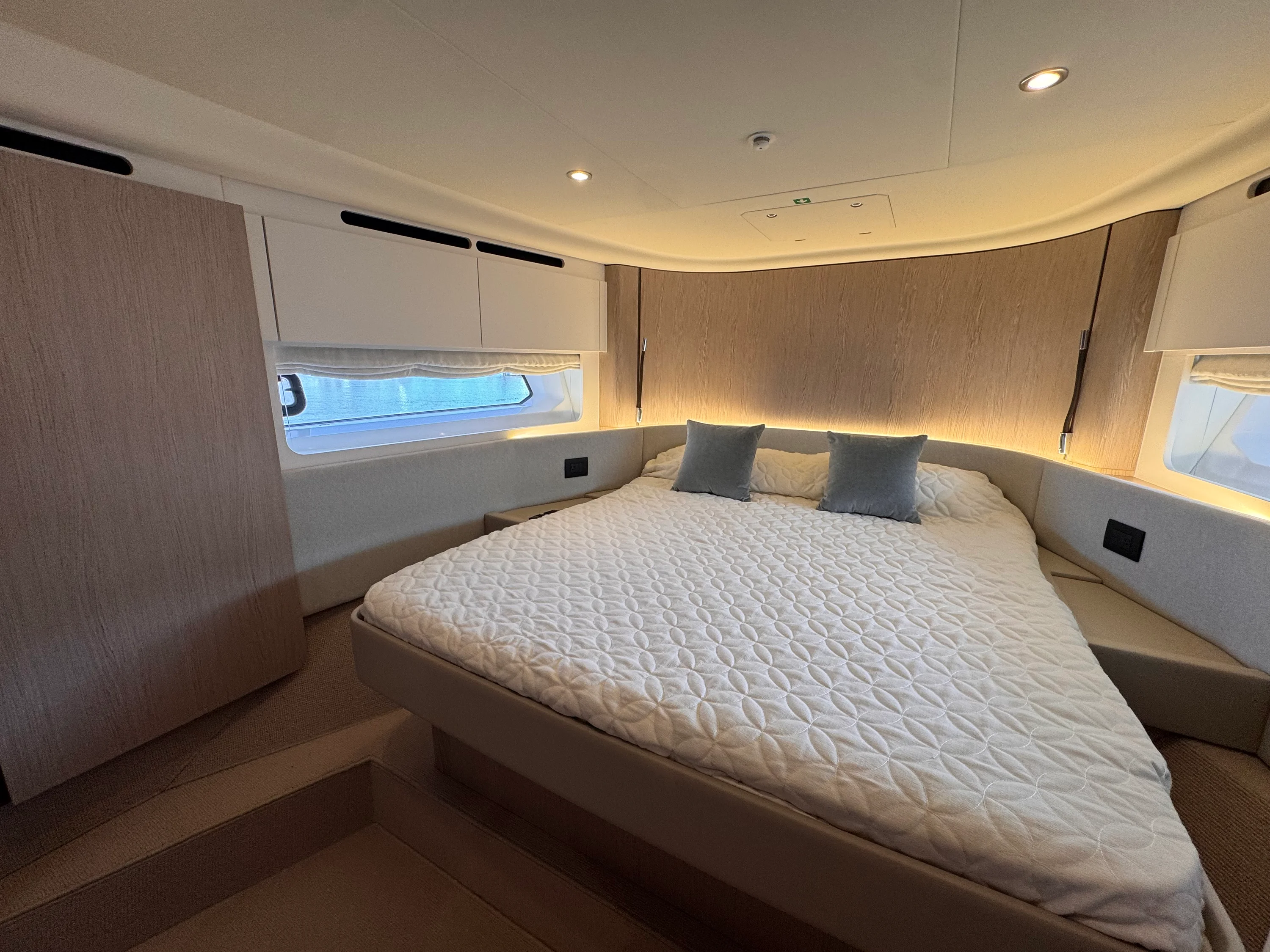 2025 Azimut 53 FLY Image Thumbnail #38