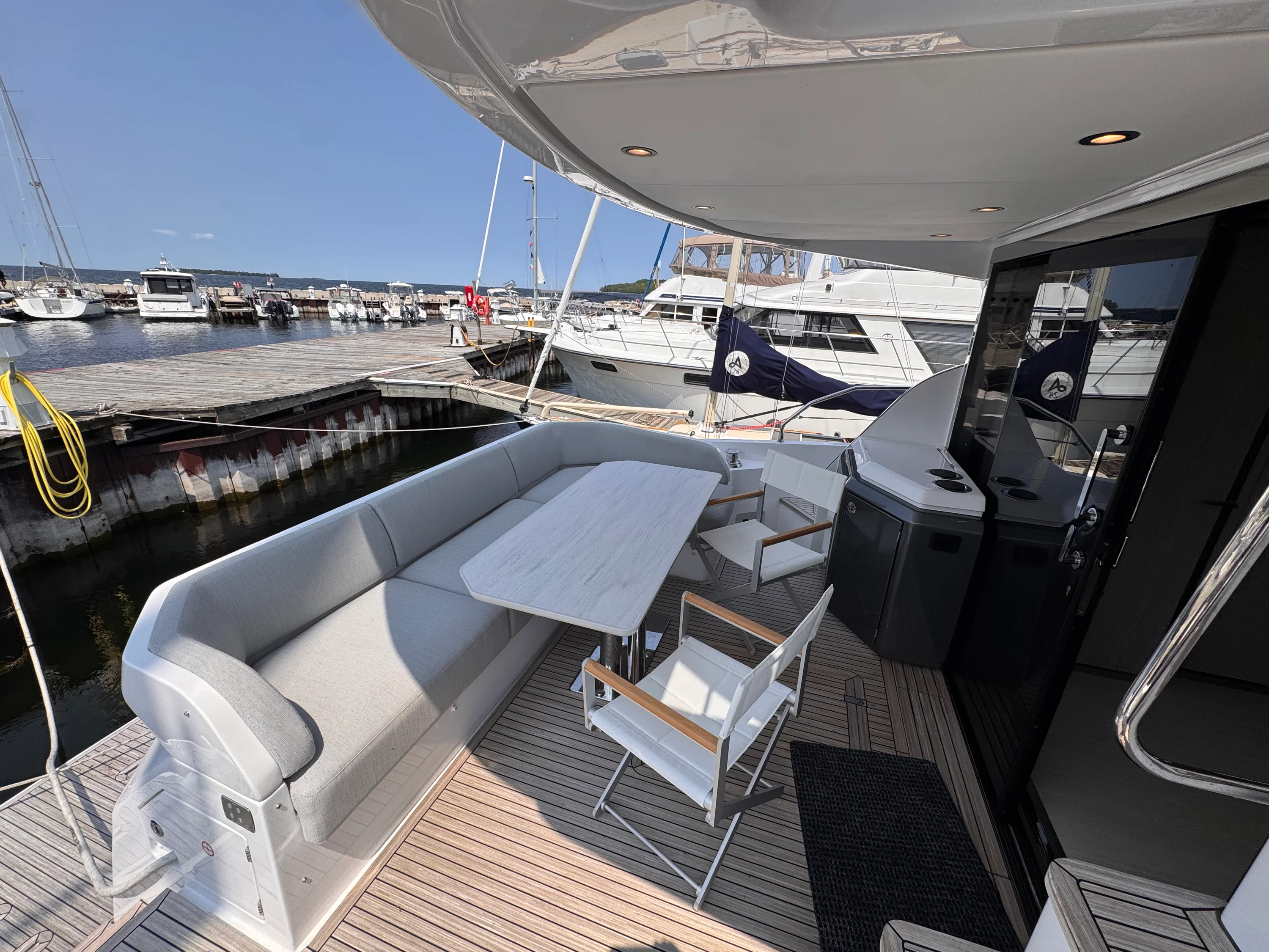 2025 Azimut 53 FLY Image Thumbnail #3