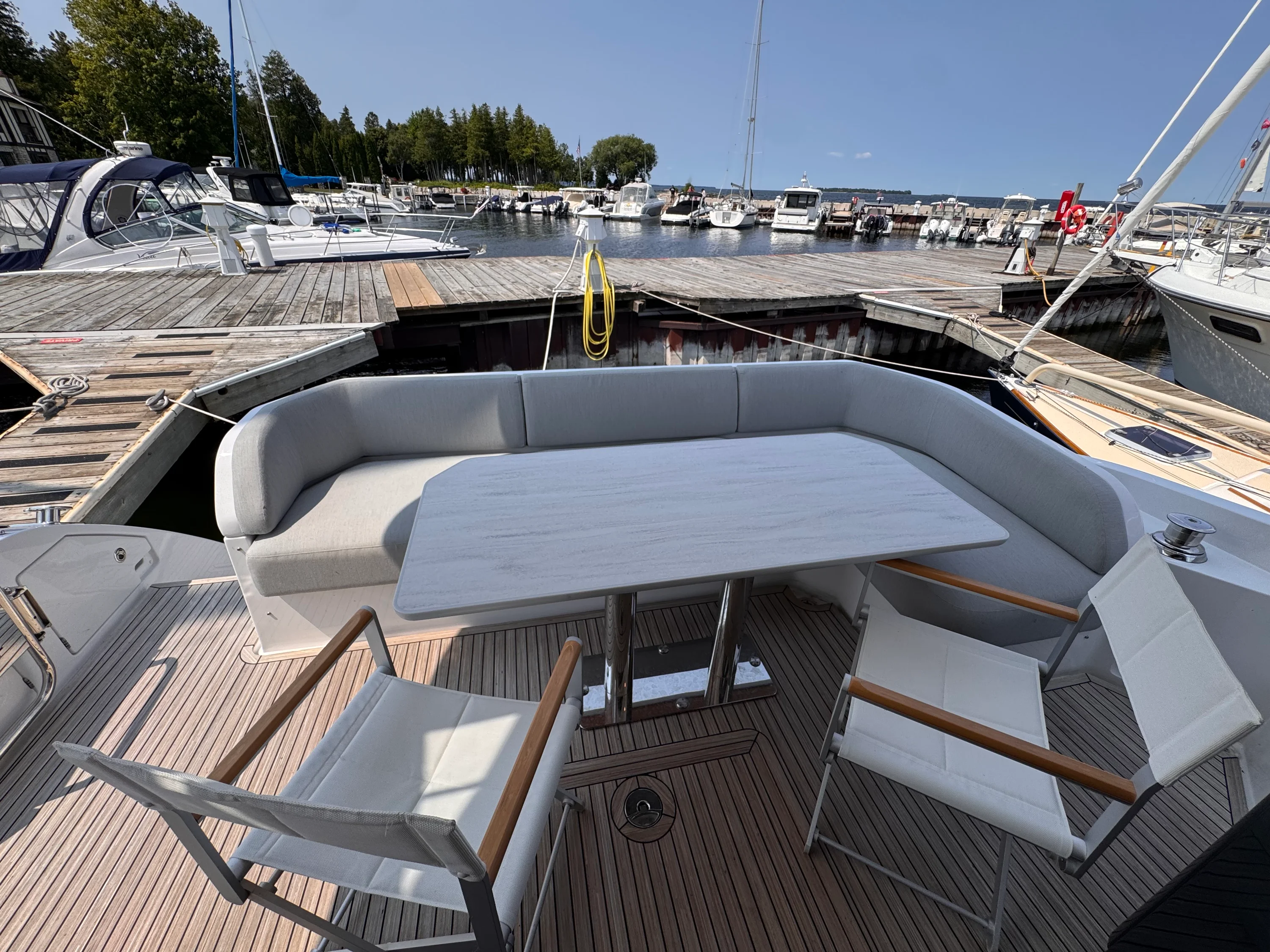2025 Azimut 53 FLY Image Thumbnail #6