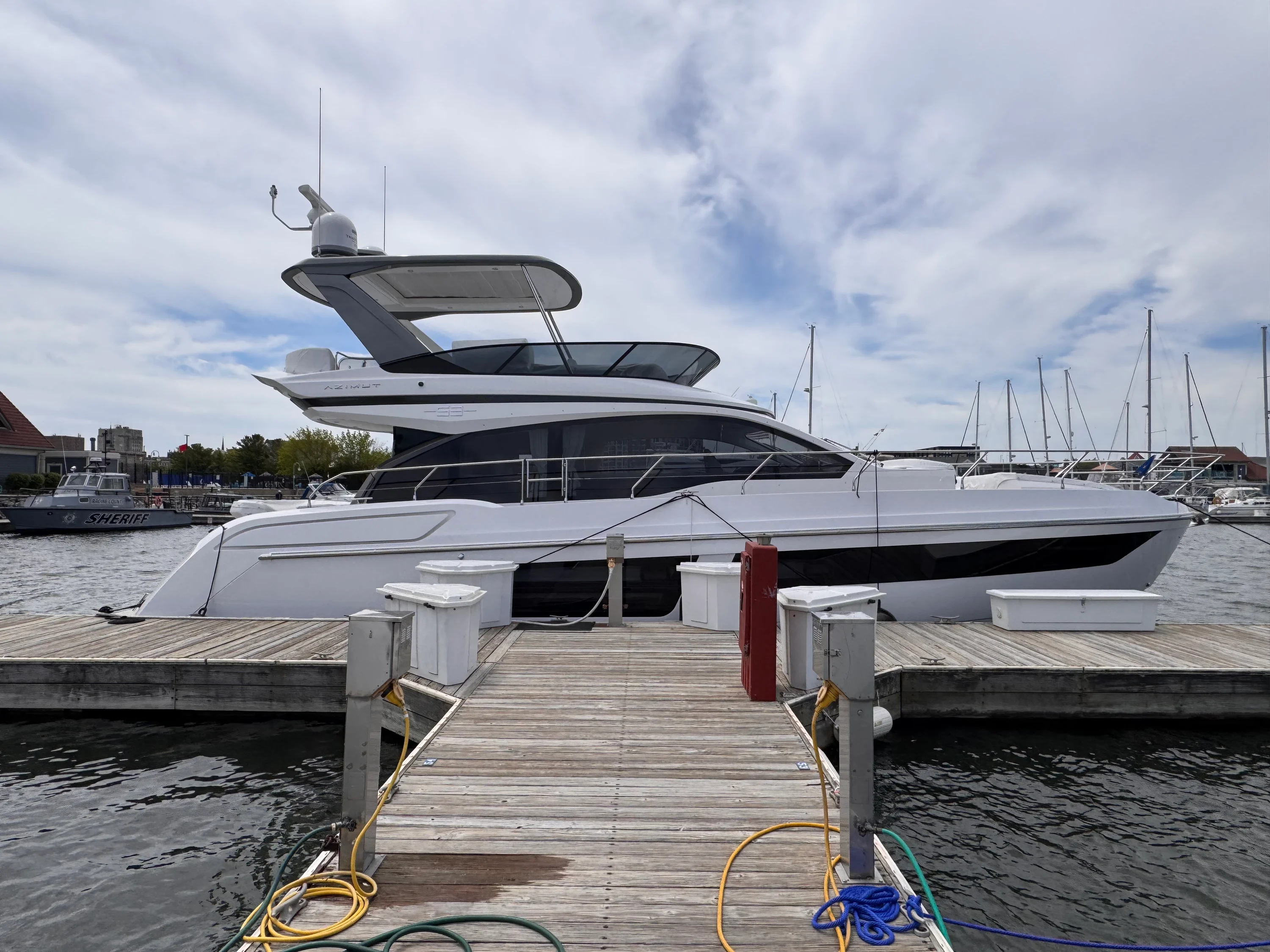 2025 Azimut 53 FLY Image Thumbnail #2