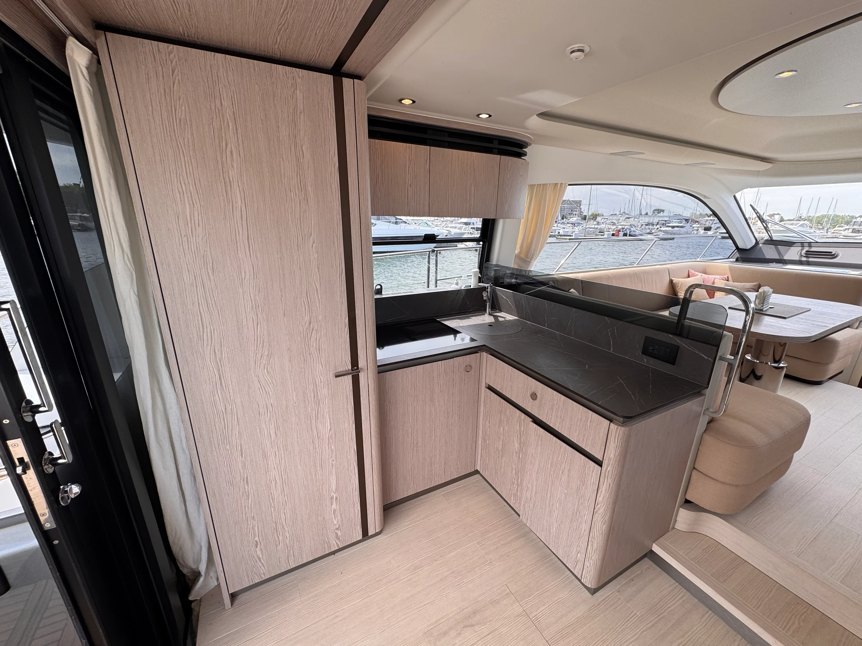 2025 Azimut 53 FLY Image Thumbnail #37