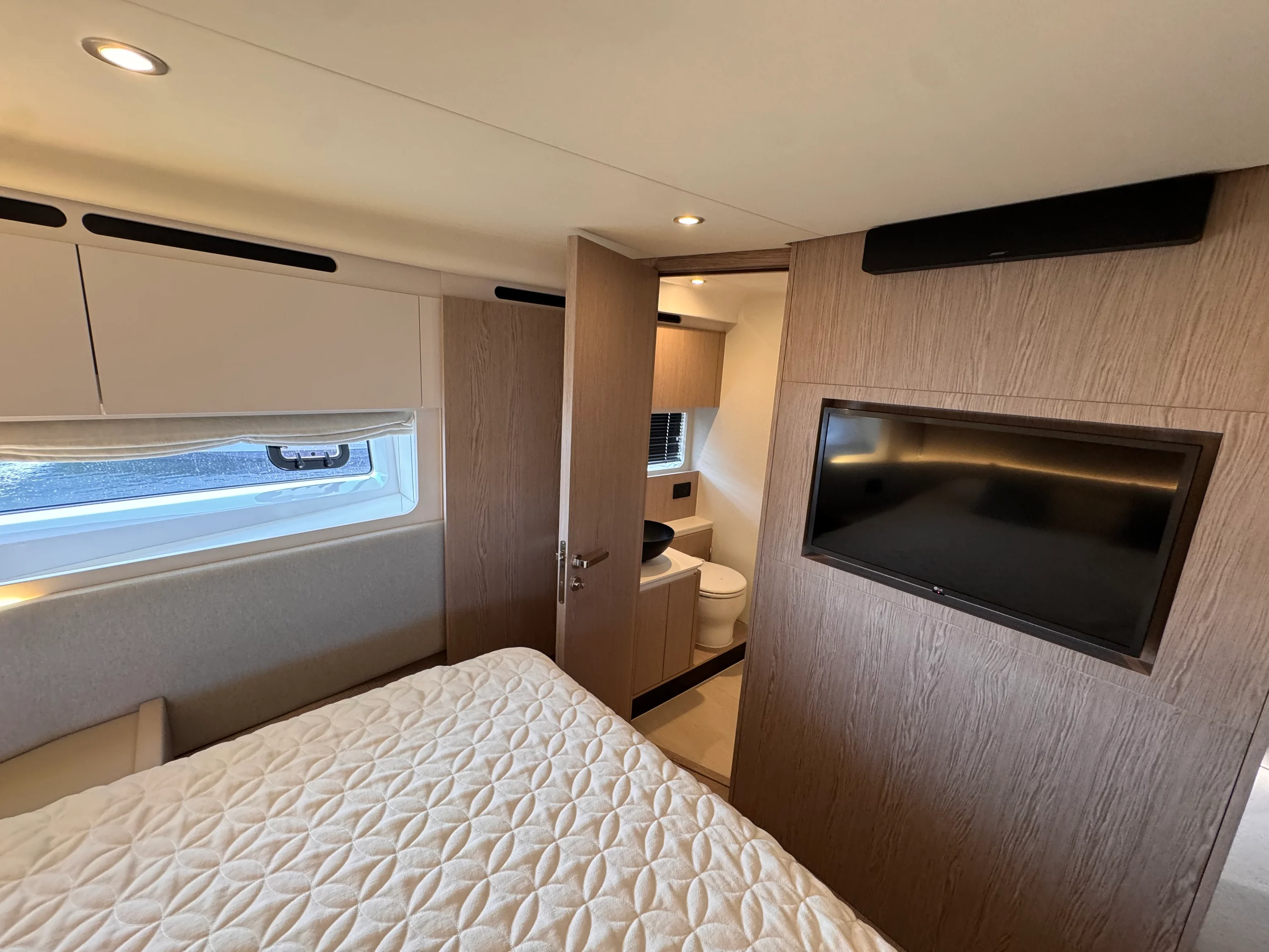 2025 Azimut 53 FLY Image Thumbnail #40