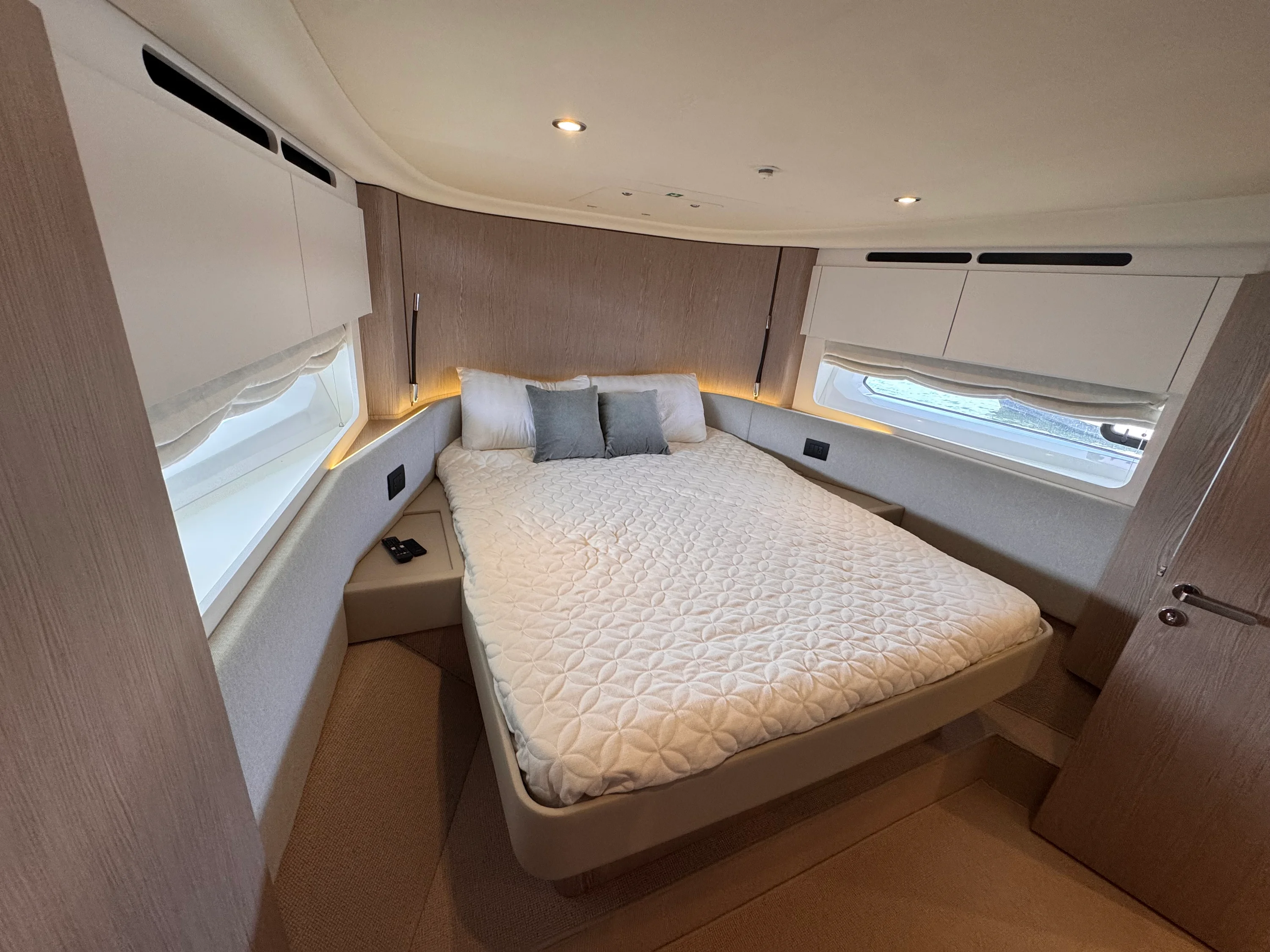 2025 Azimut 53 FLY Image Thumbnail #77
