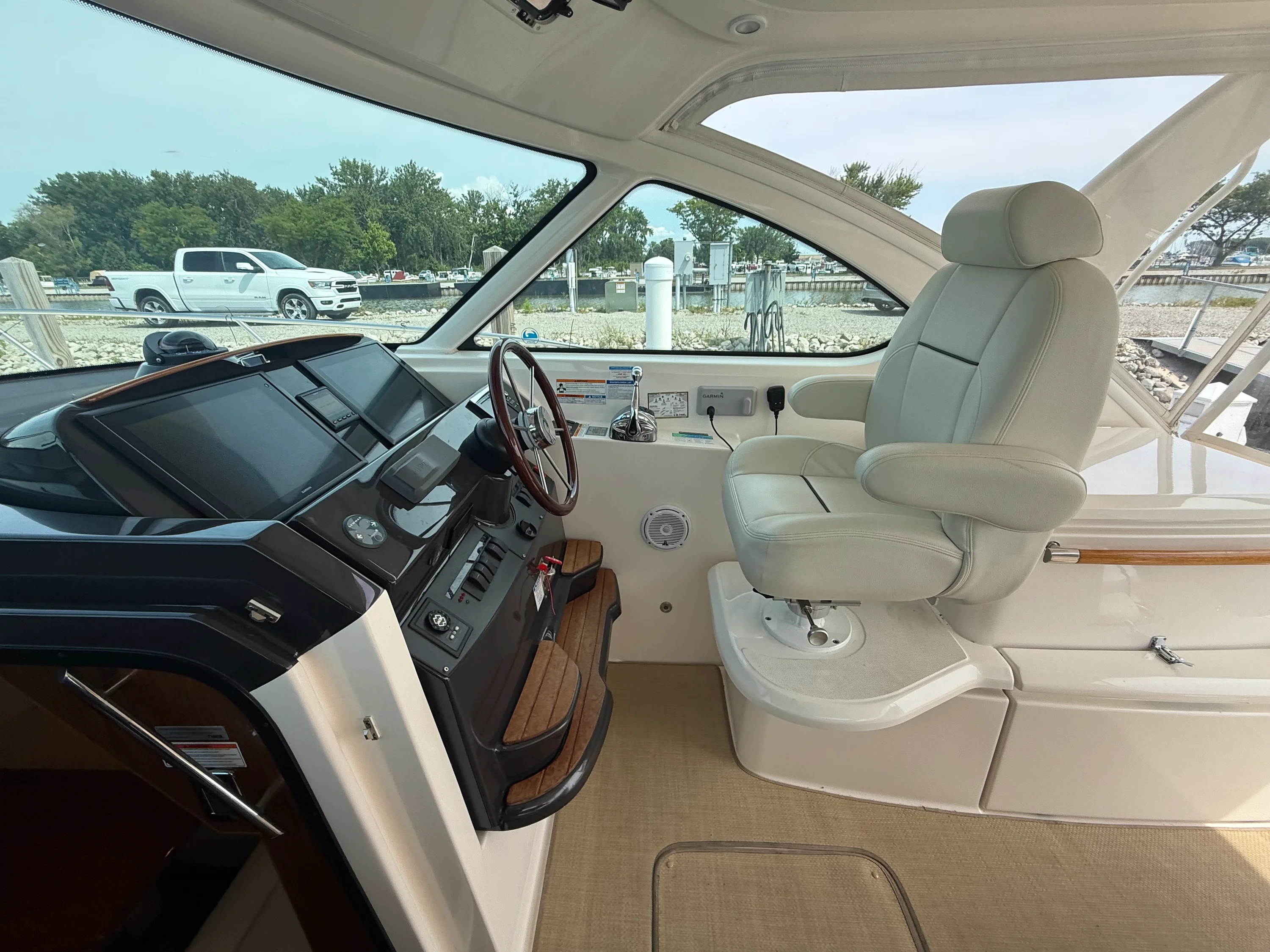 2016 Tiara Yachts 39 CORONET Image Thumbnail #19