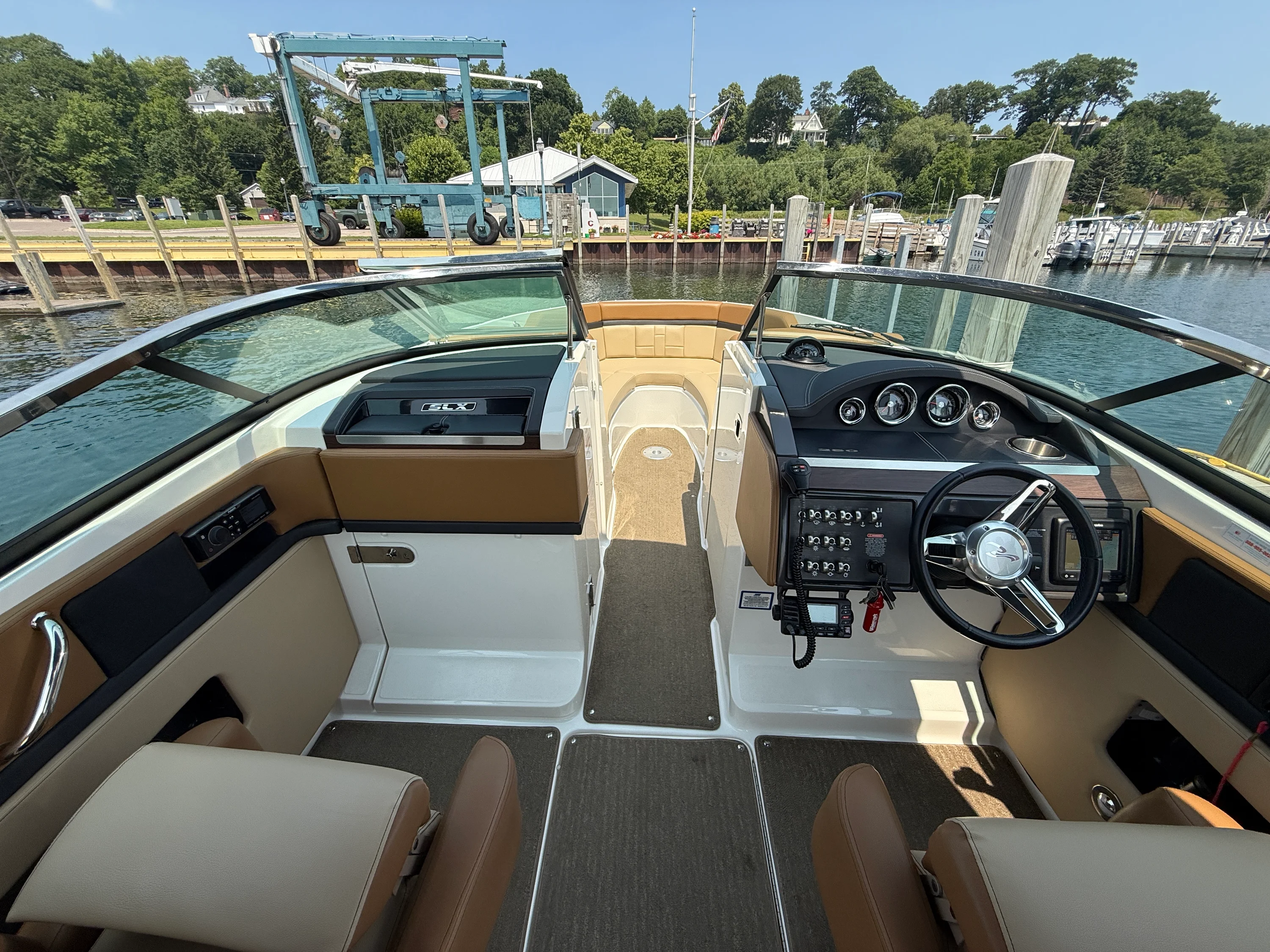 2016 Sea Ray SLX 250 Image Thumbnail #2
