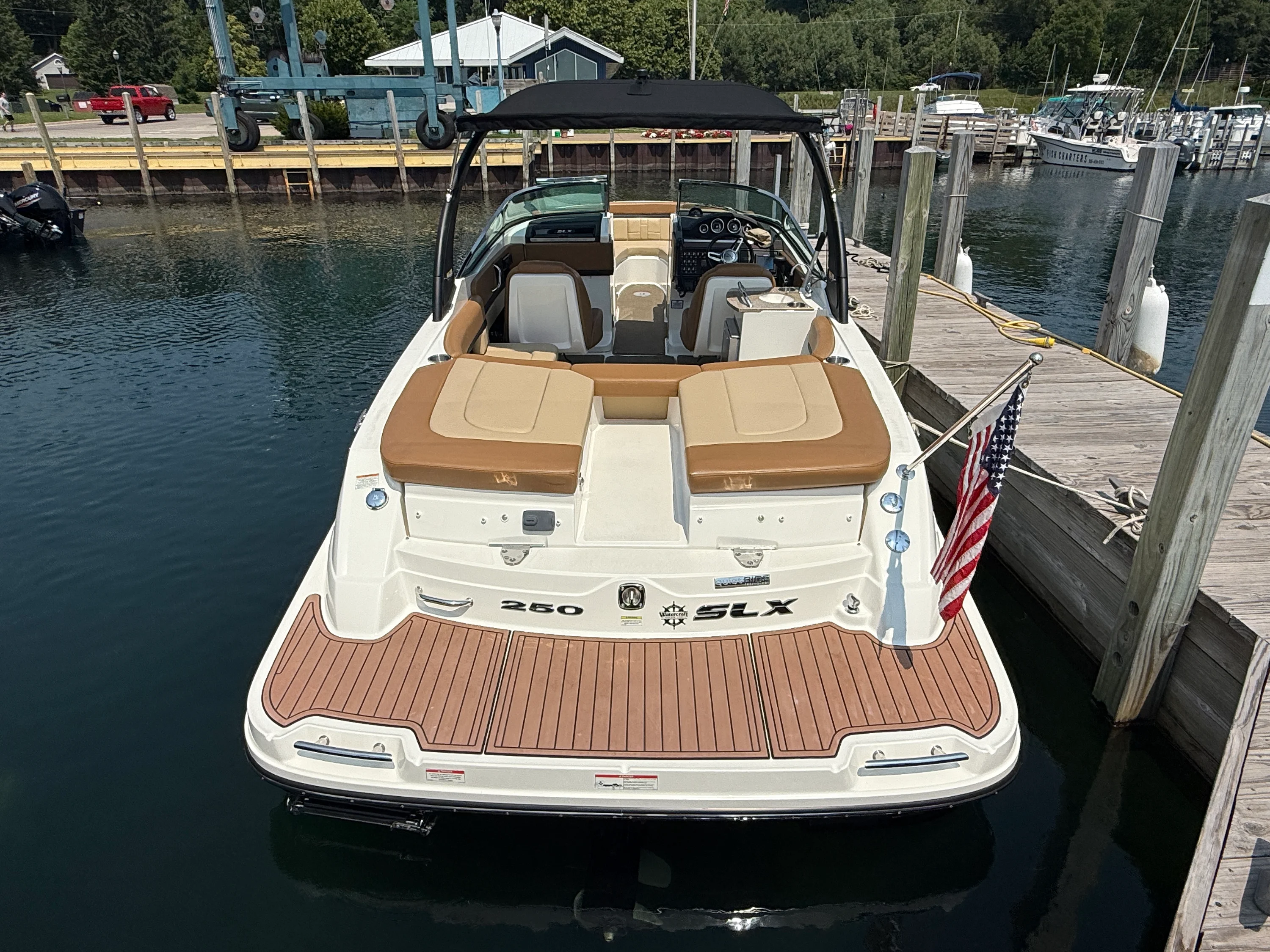 2016 Sea Ray SLX 250 Image Thumbnail #1