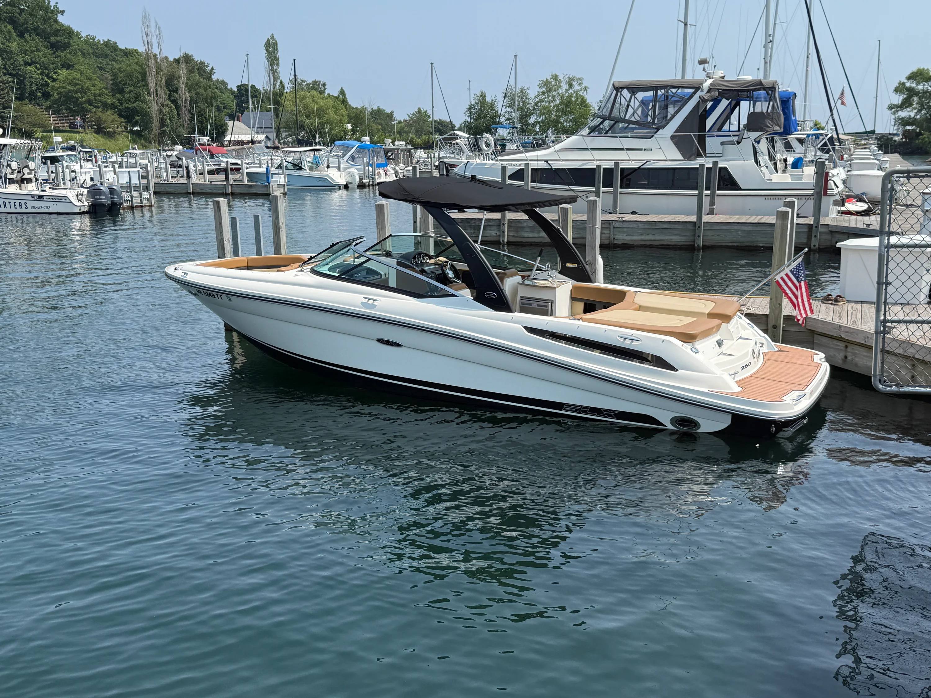 2016 Sea Ray SLX 250 Image Thumbnail #0