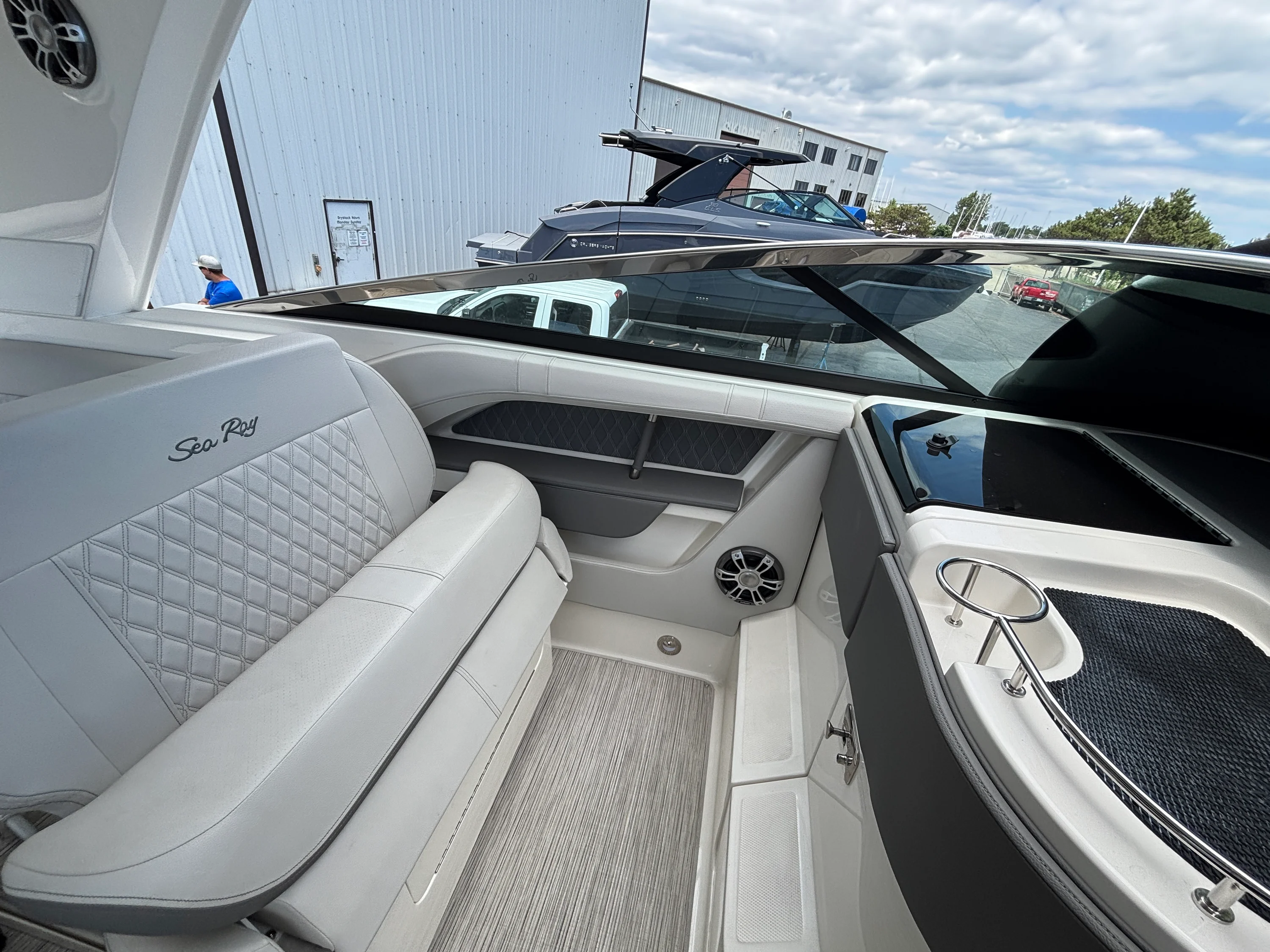 2024 Sea Ray 310 SLX Image Thumbnail #6