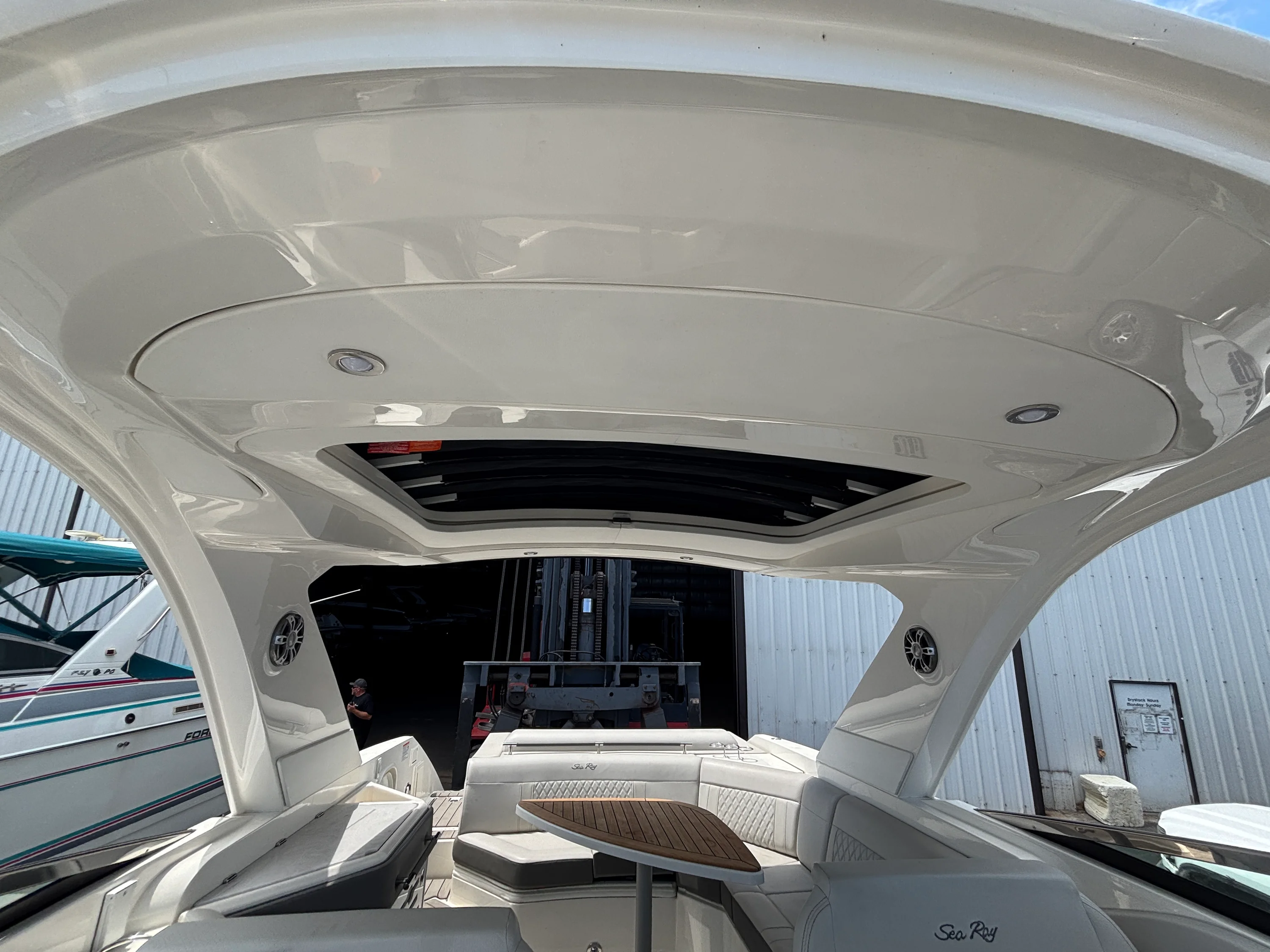 2024 Sea Ray 310 SLX Image Thumbnail #13