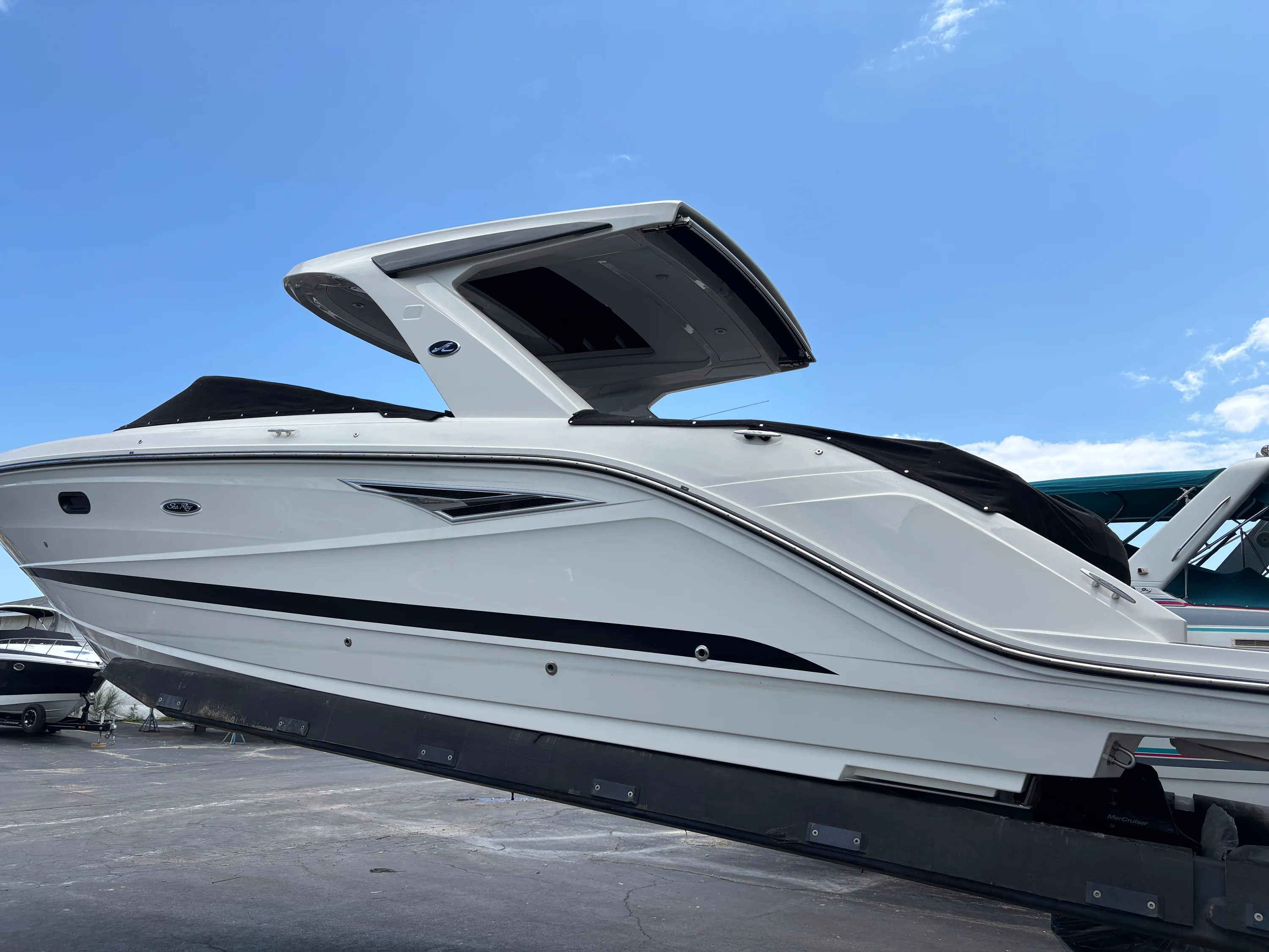 2024 Sea Ray 310 SLX Image Thumbnail #1