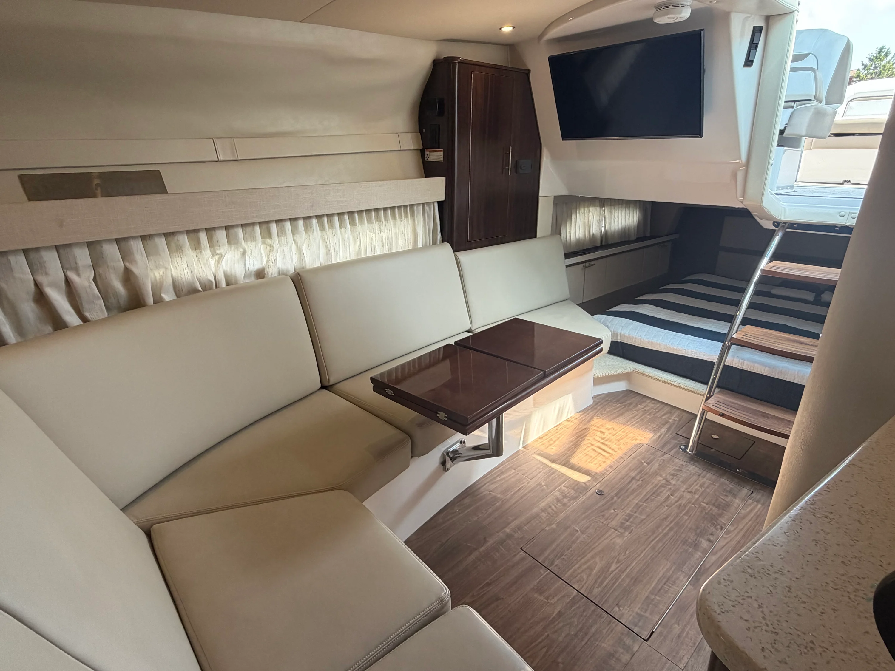 2017 Regal 32 EXPRESS Image Thumbnail #19