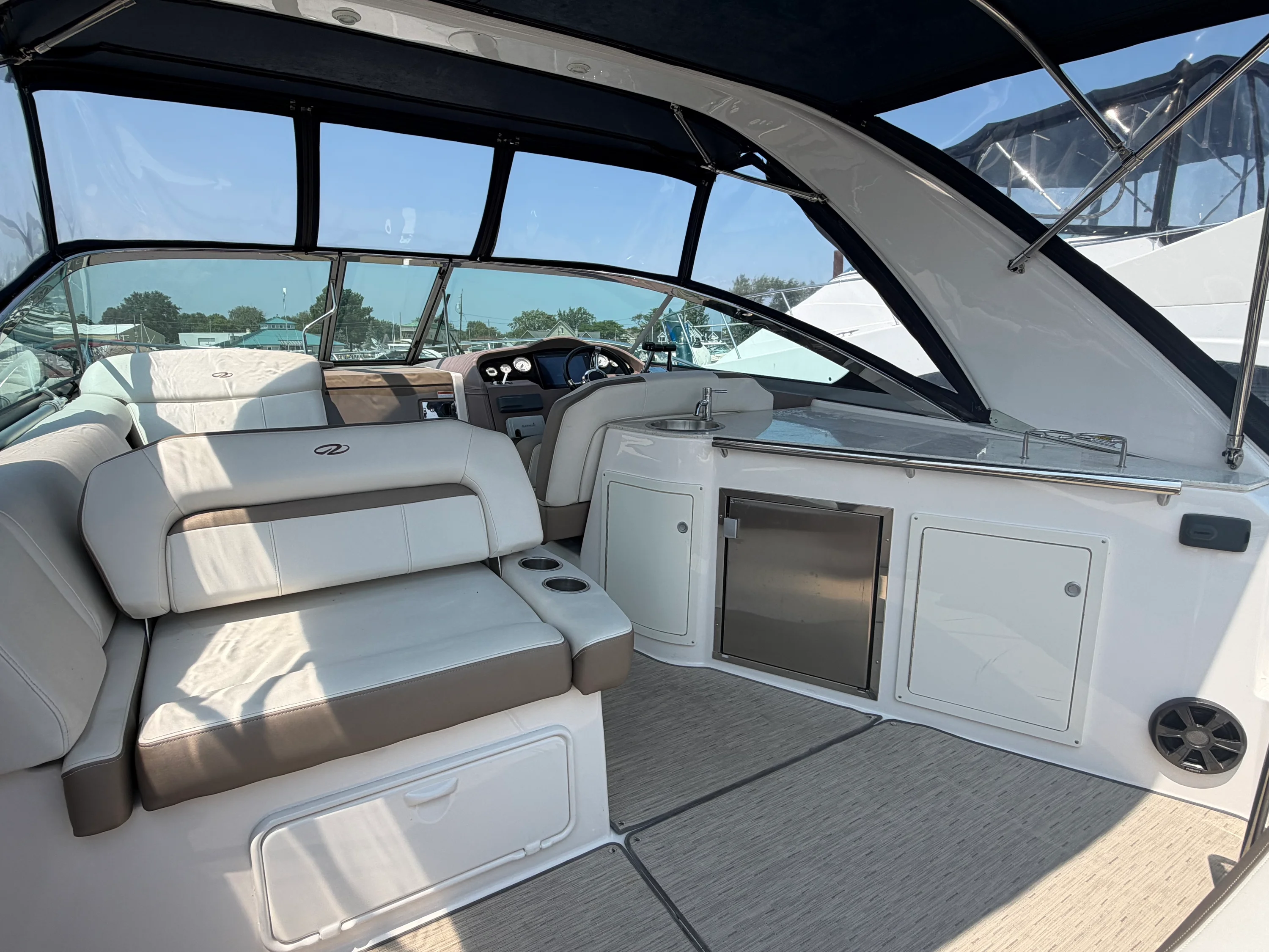 2017 Regal 32 EXPRESS Image Thumbnail #9