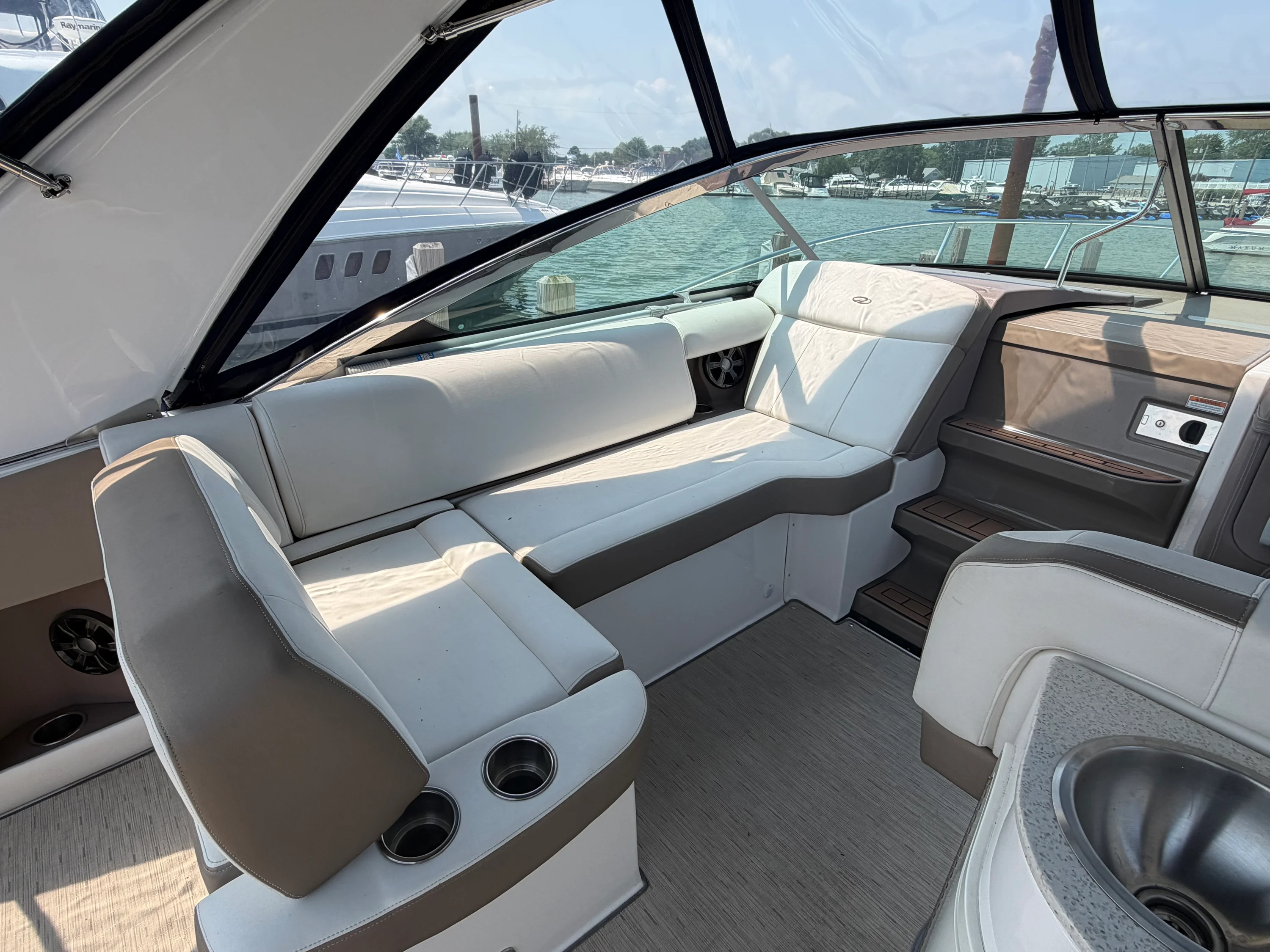 2017 Regal 32 EXPRESS Image Thumbnail #11