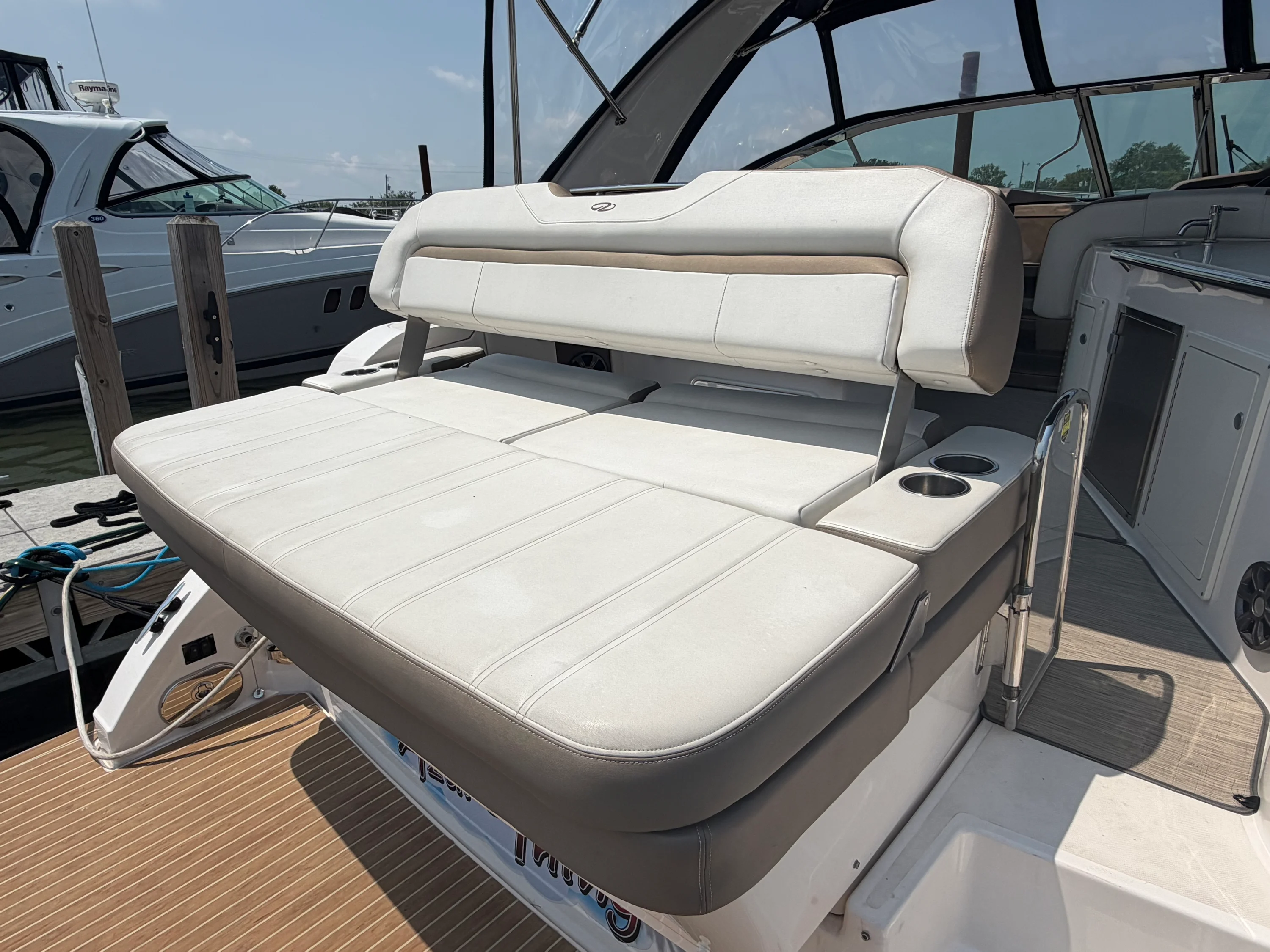 2017 Regal 32 EXPRESS Image Thumbnail #6