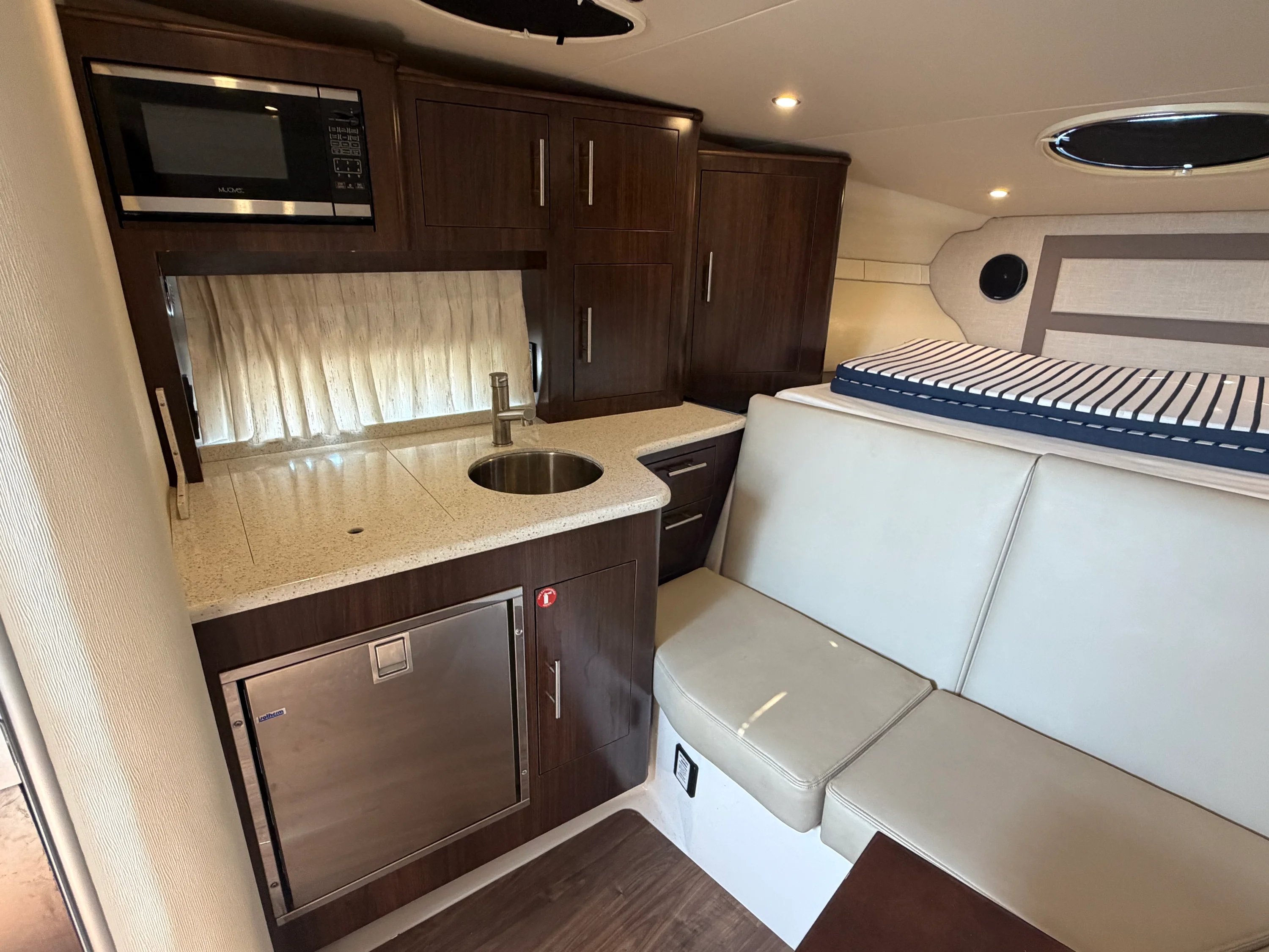 2017 Regal 32 EXPRESS Image Thumbnail #18