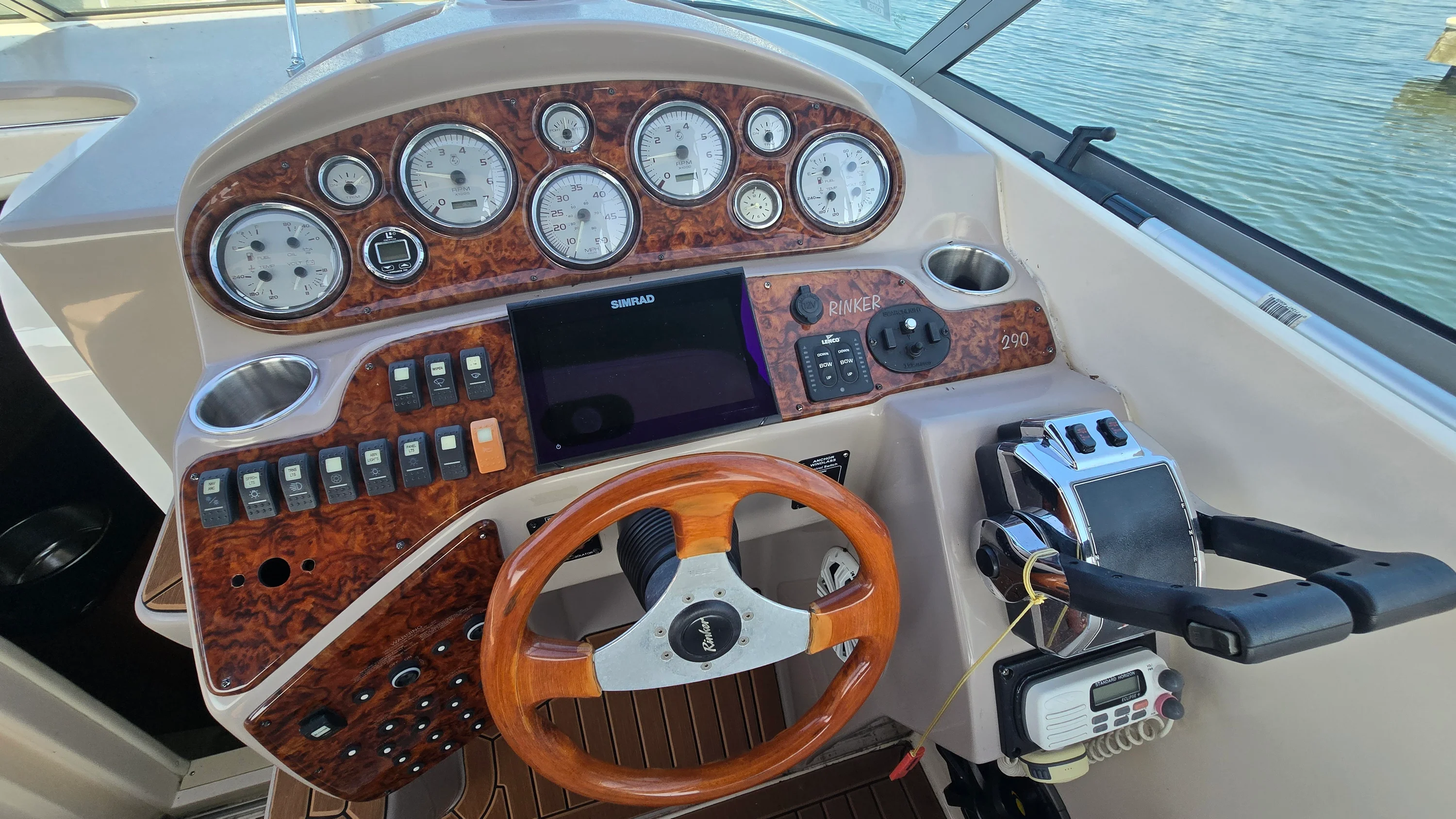 2004 Rinker 290 FIESTA VEE Image Thumbnail #11