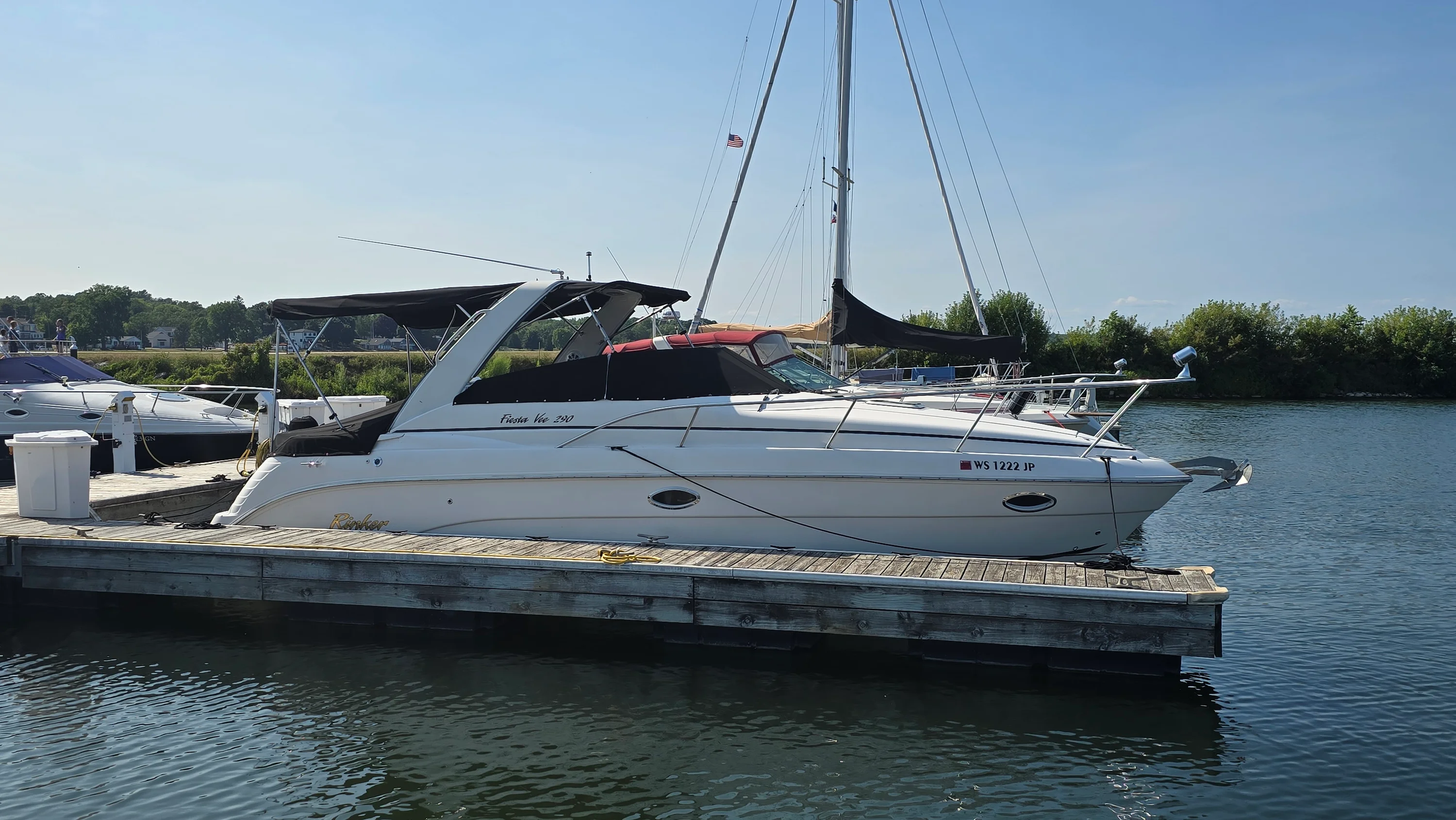 2004 Rinker 290 FIESTA VEE Image Thumbnail #2