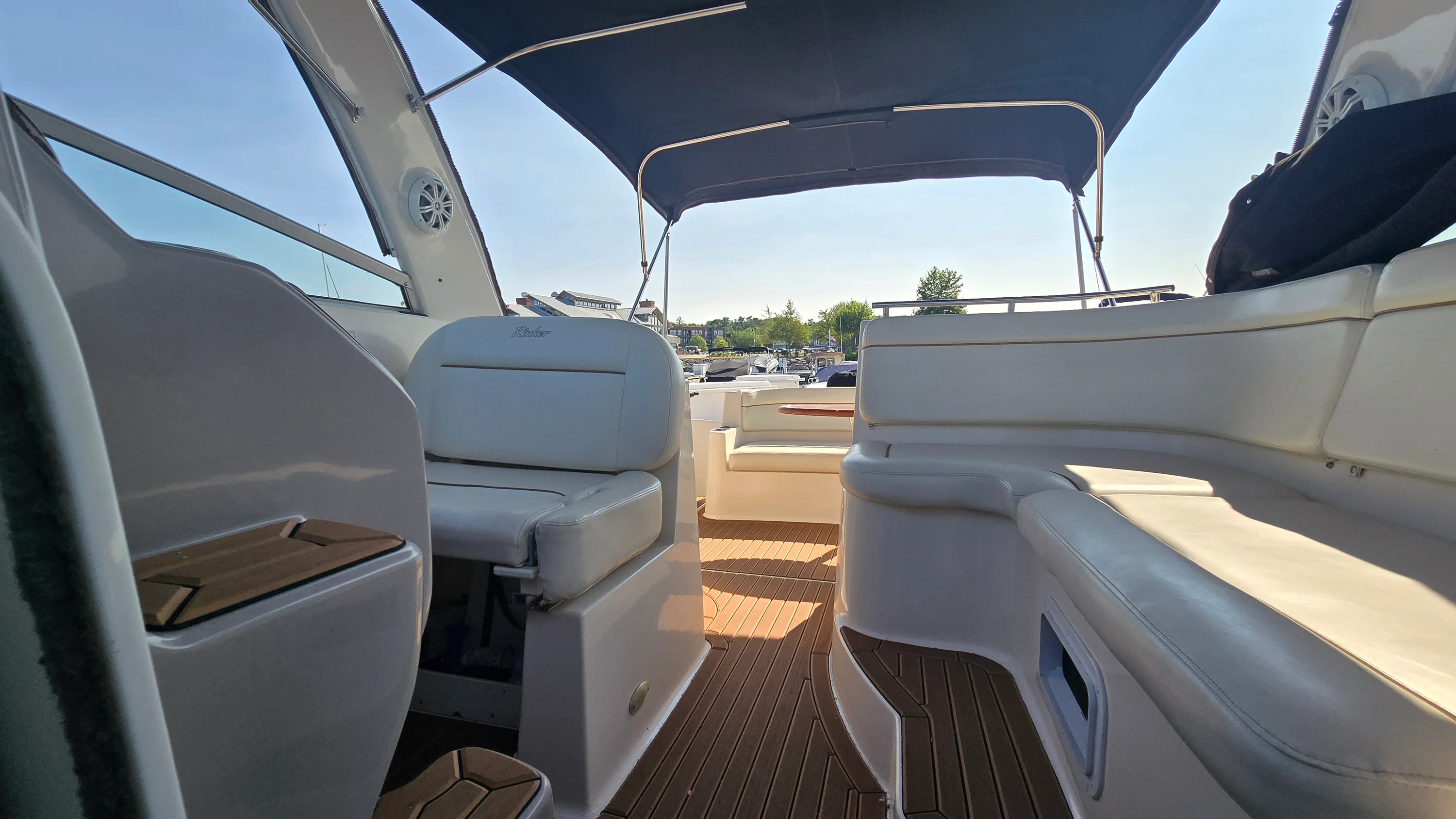 2004 Rinker 290 FIESTA VEE Image Thumbnail #13