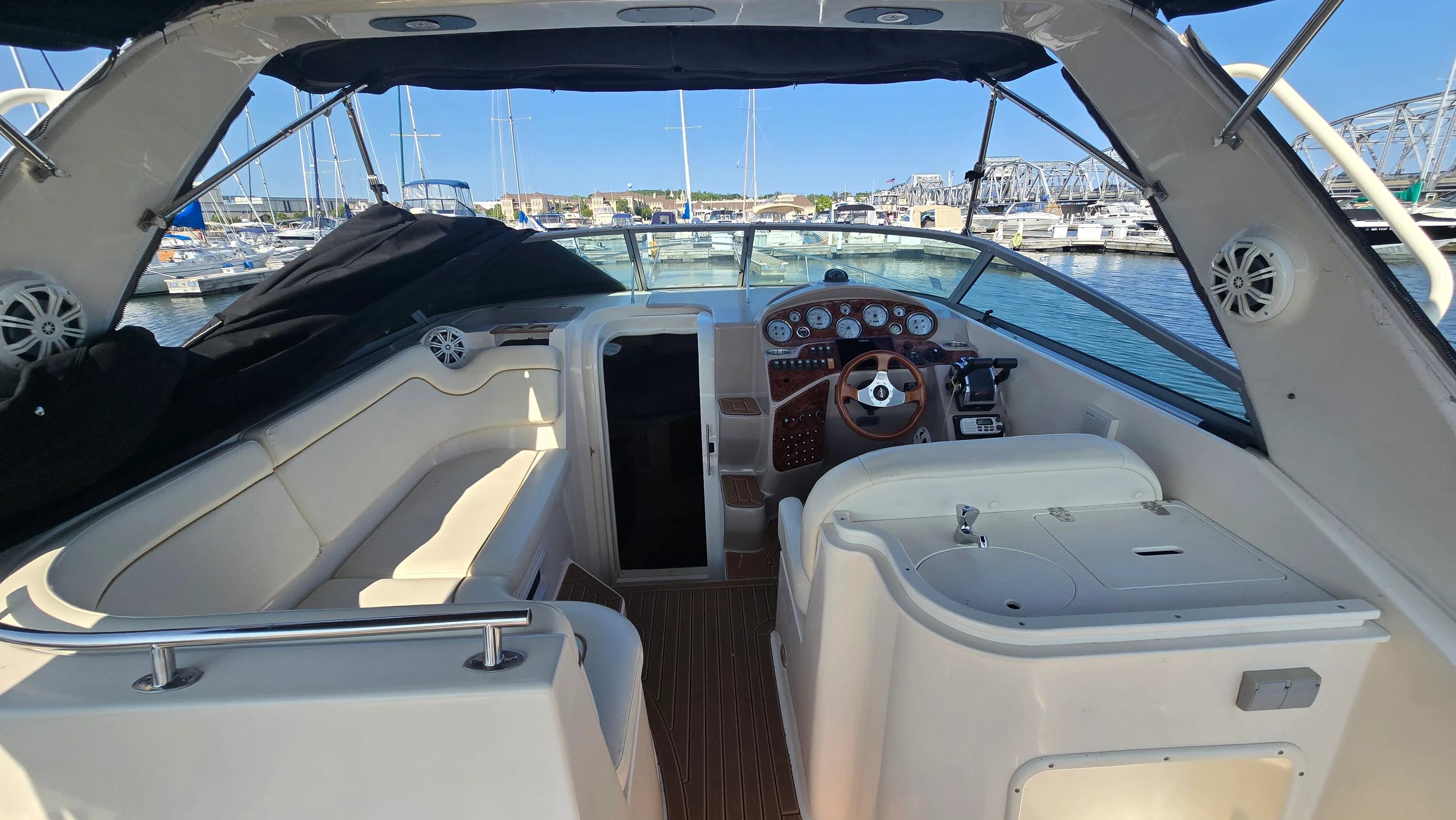 2004 Rinker 290 FIESTA VEE Image Thumbnail #10