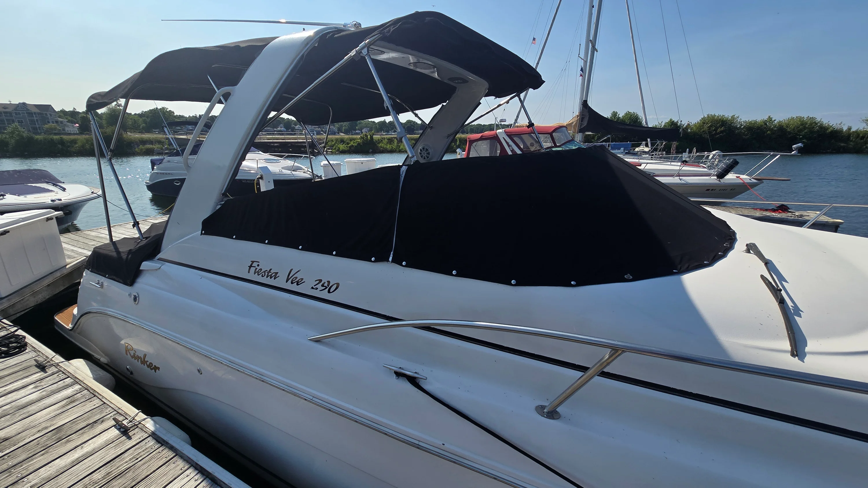 2004 Rinker 290 FIESTA VEE Image Thumbnail #4