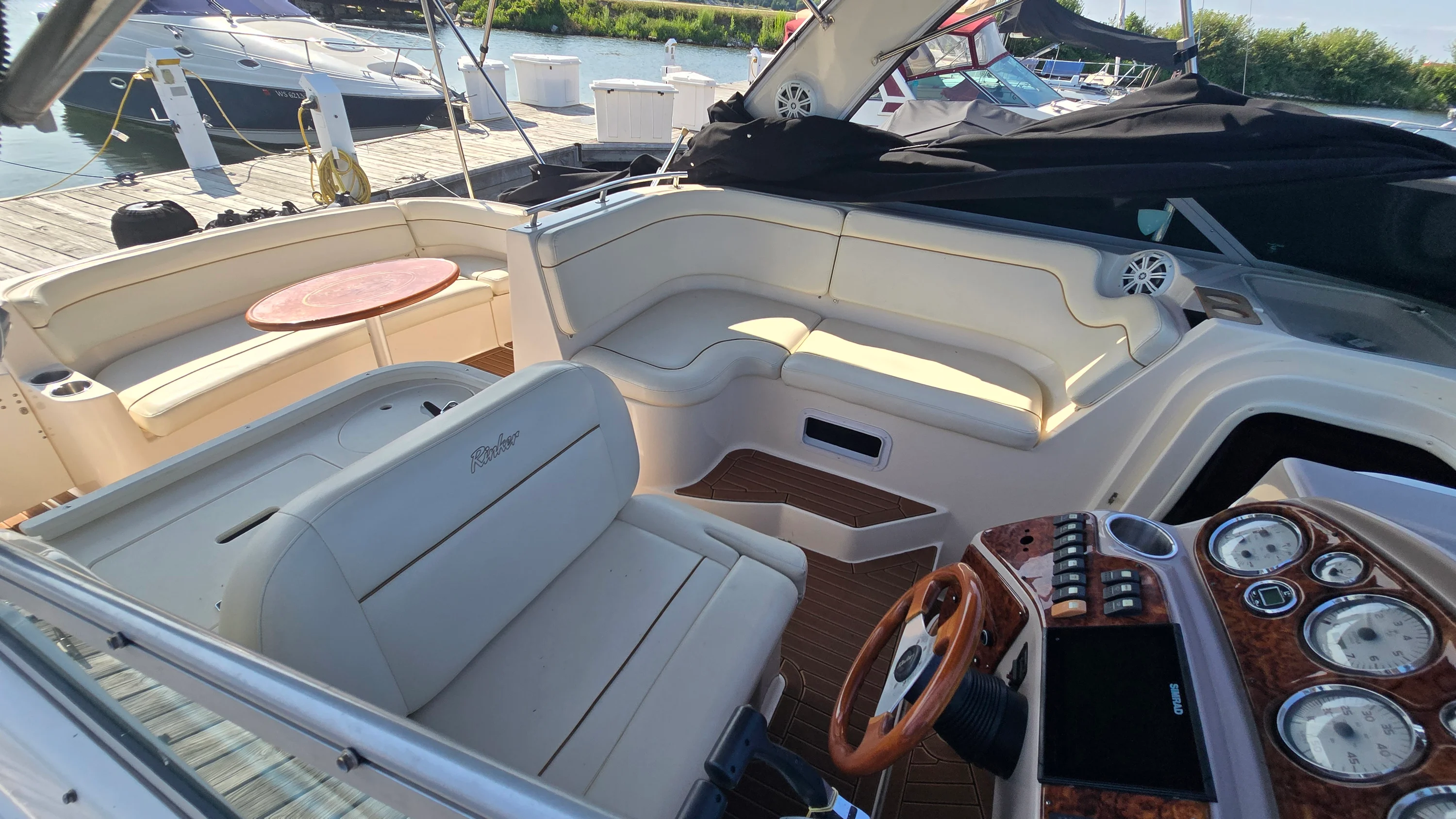2004 Rinker 290 FIESTA VEE Image Thumbnail #7