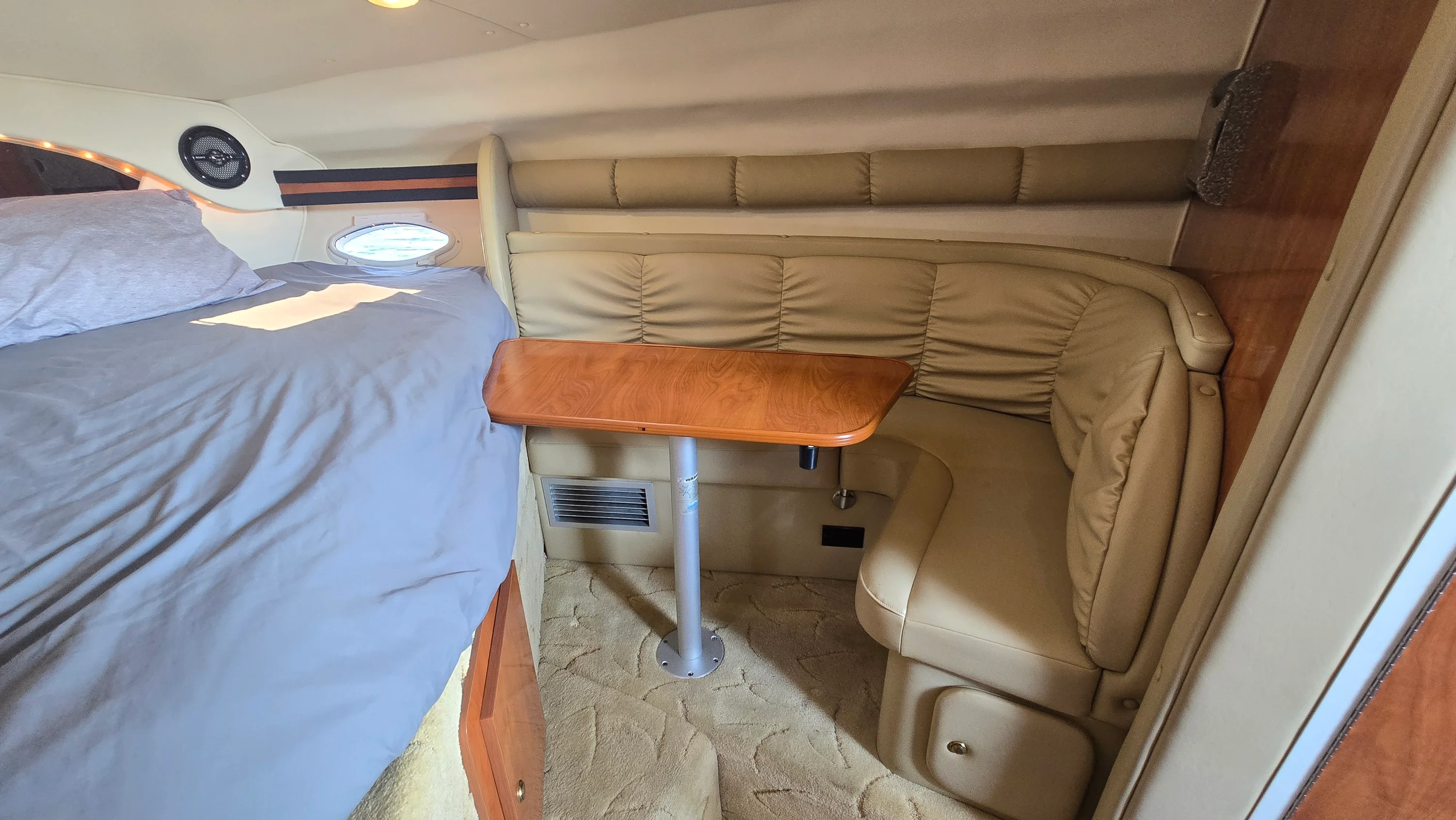 2004 Rinker 290 FIESTA VEE Image Thumbnail #17