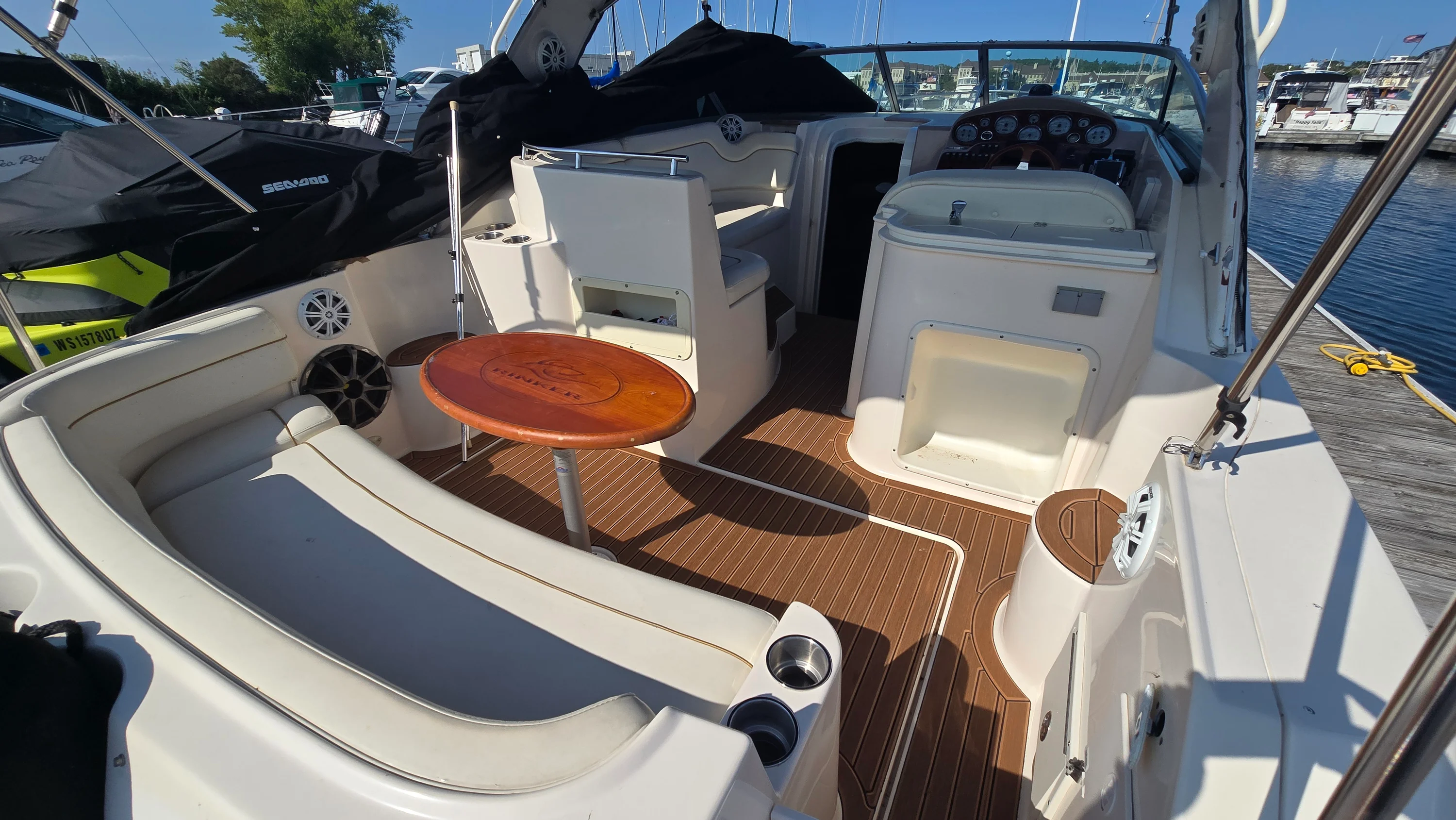 2004 Rinker 290 FIESTA VEE Image Thumbnail #6