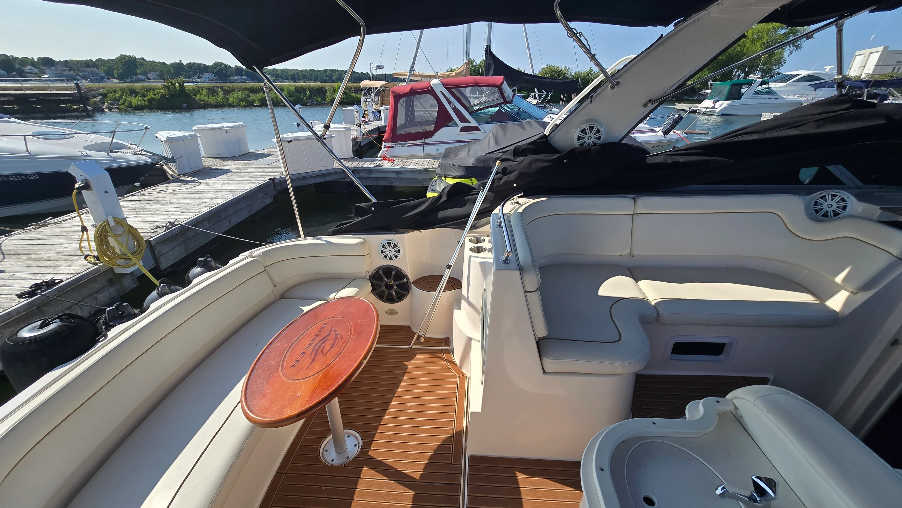 2004 Rinker 290 FIESTA VEE Image Thumbnail #8