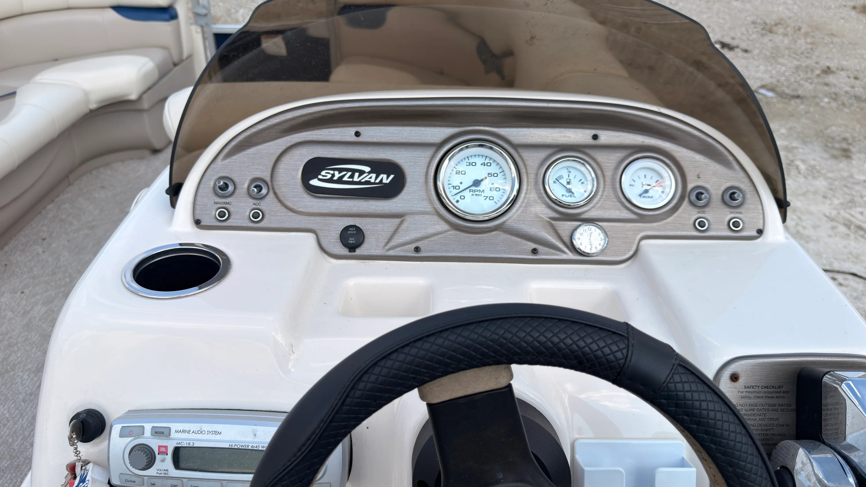 2011 Sylvan 820 MIRAGE Image Thumbnail #30