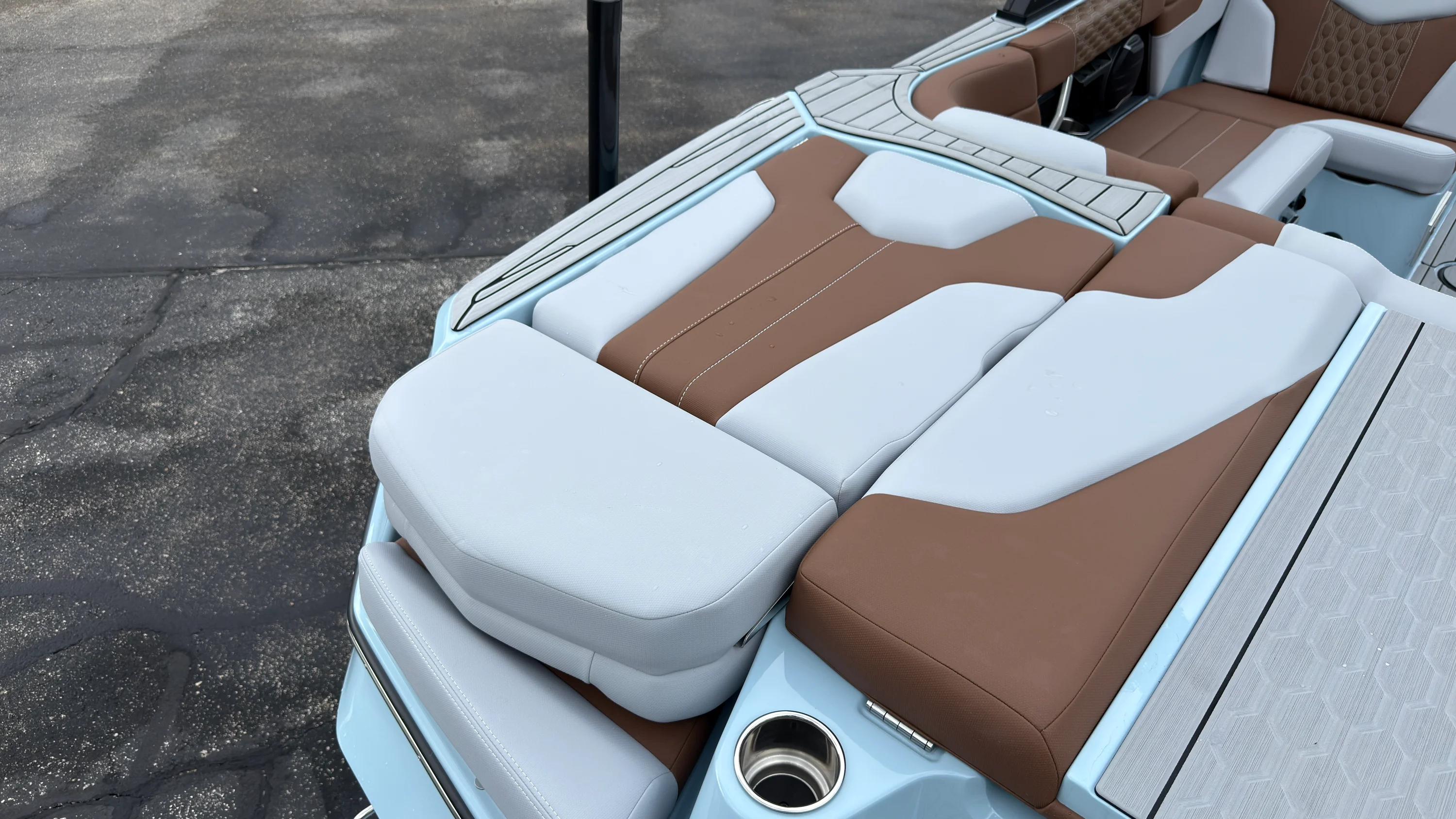 2027 Mastercraft XT20 Image Thumbnail #9