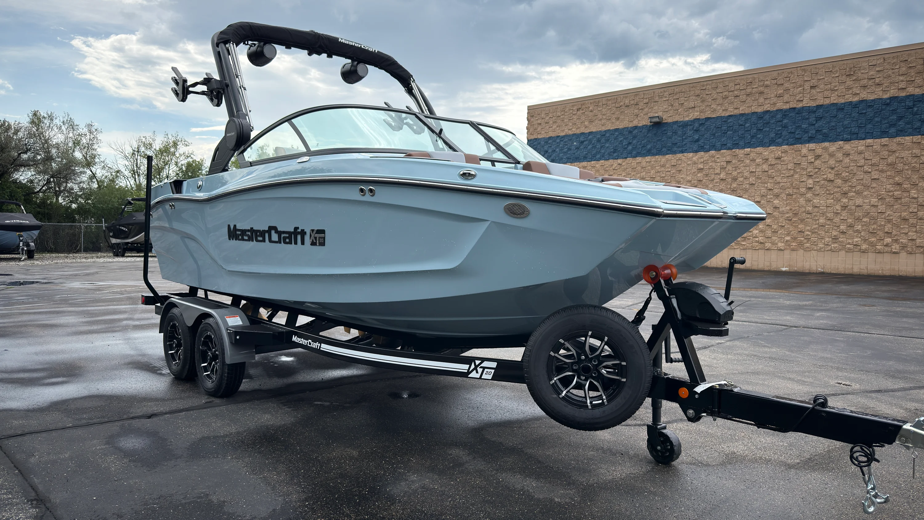 2027 Mastercraft XT20 Image Thumbnail #3