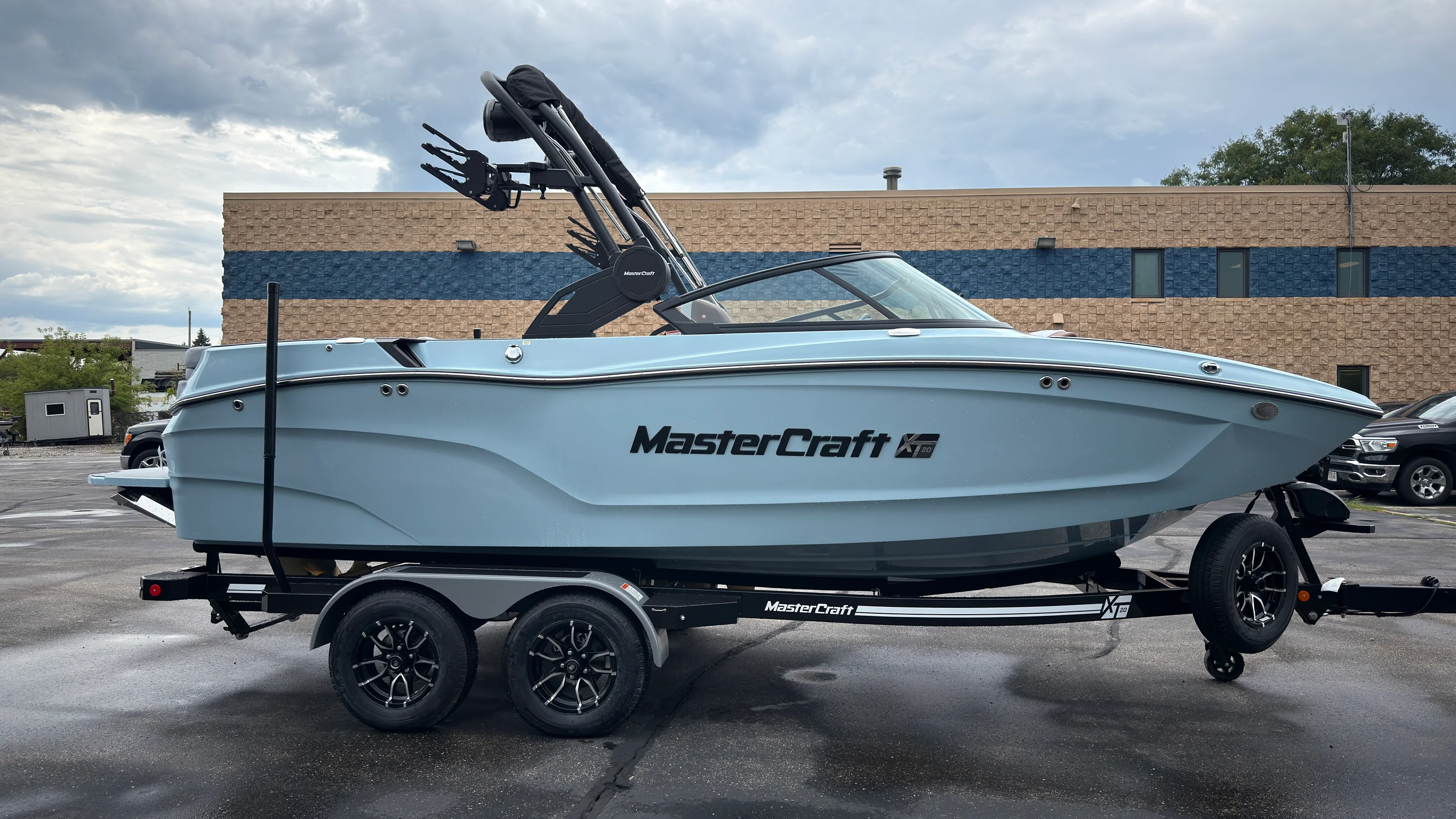 2027 Mastercraft XT20 Image Thumbnail #4