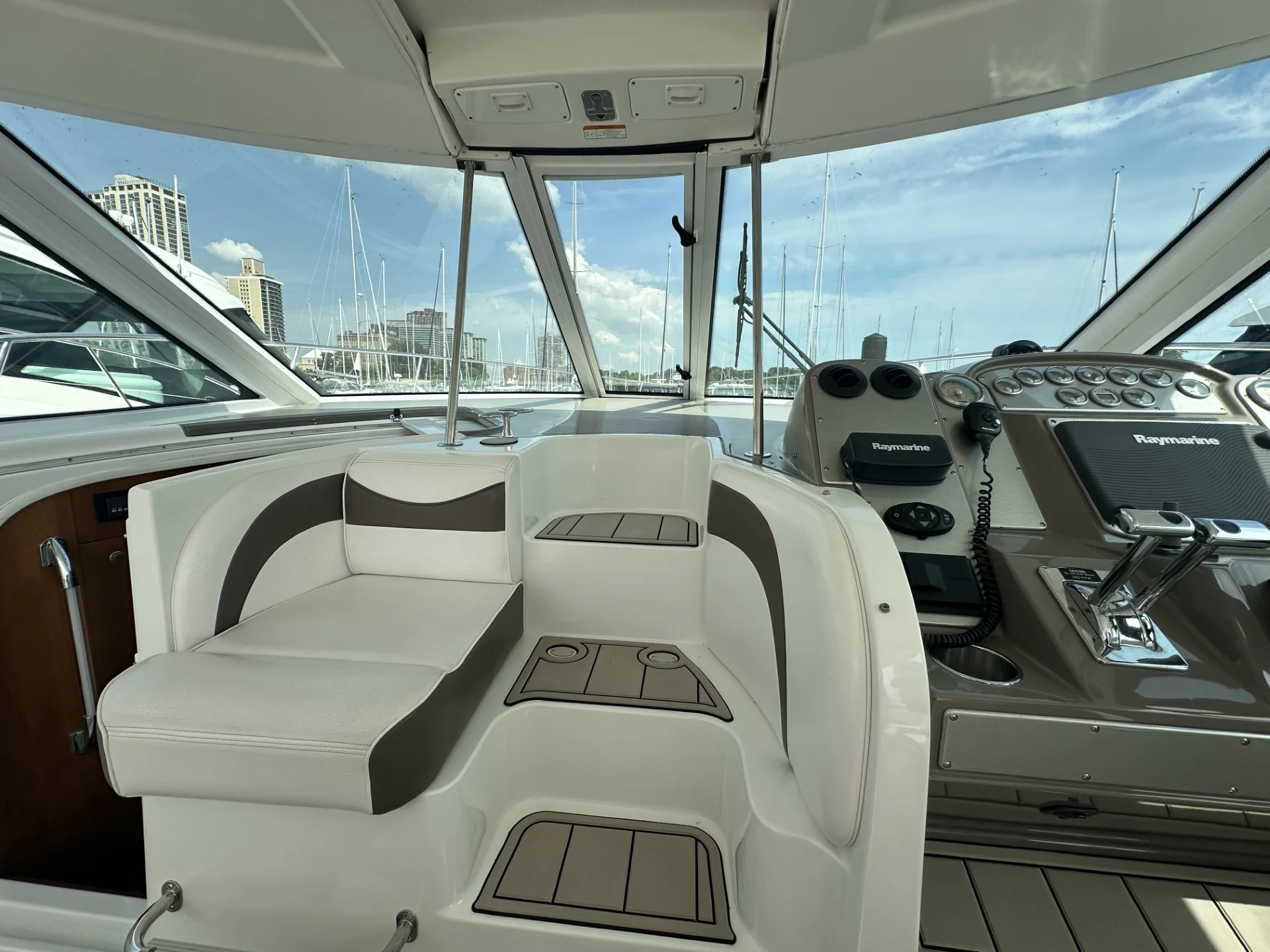 2008 Cruisers Yachts 390 SPORTS COUPE Image Thumbnail #20